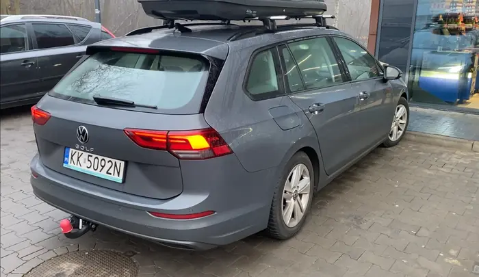 Bardzo agresywny człowiek, wychodzi z pięściami do ludzi na ulicy. Sytuacja została zgłoszona