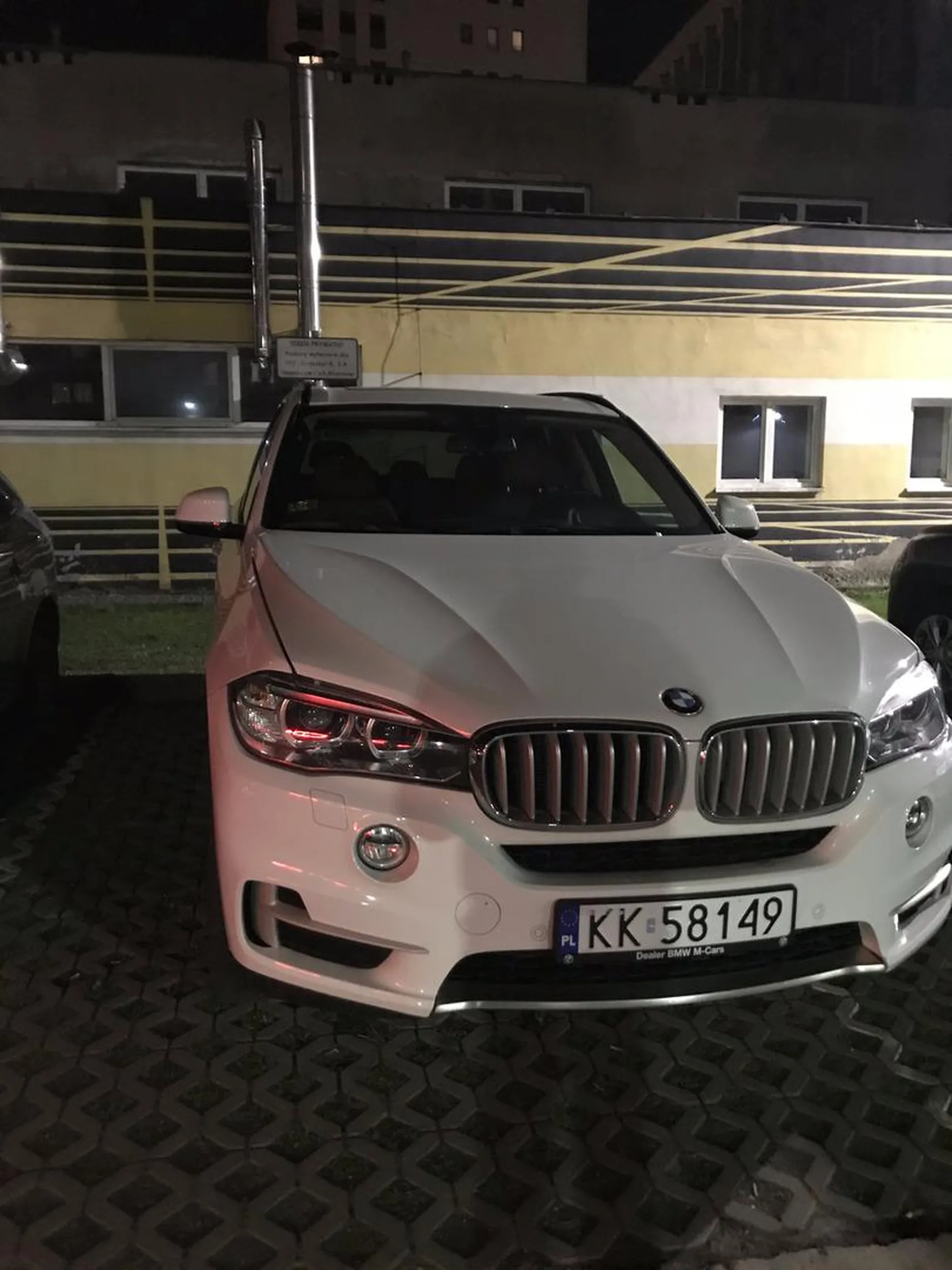 Pakowane na terenie prywatnym. + od razu zajął 2 miejsca. Bóg parkowania&