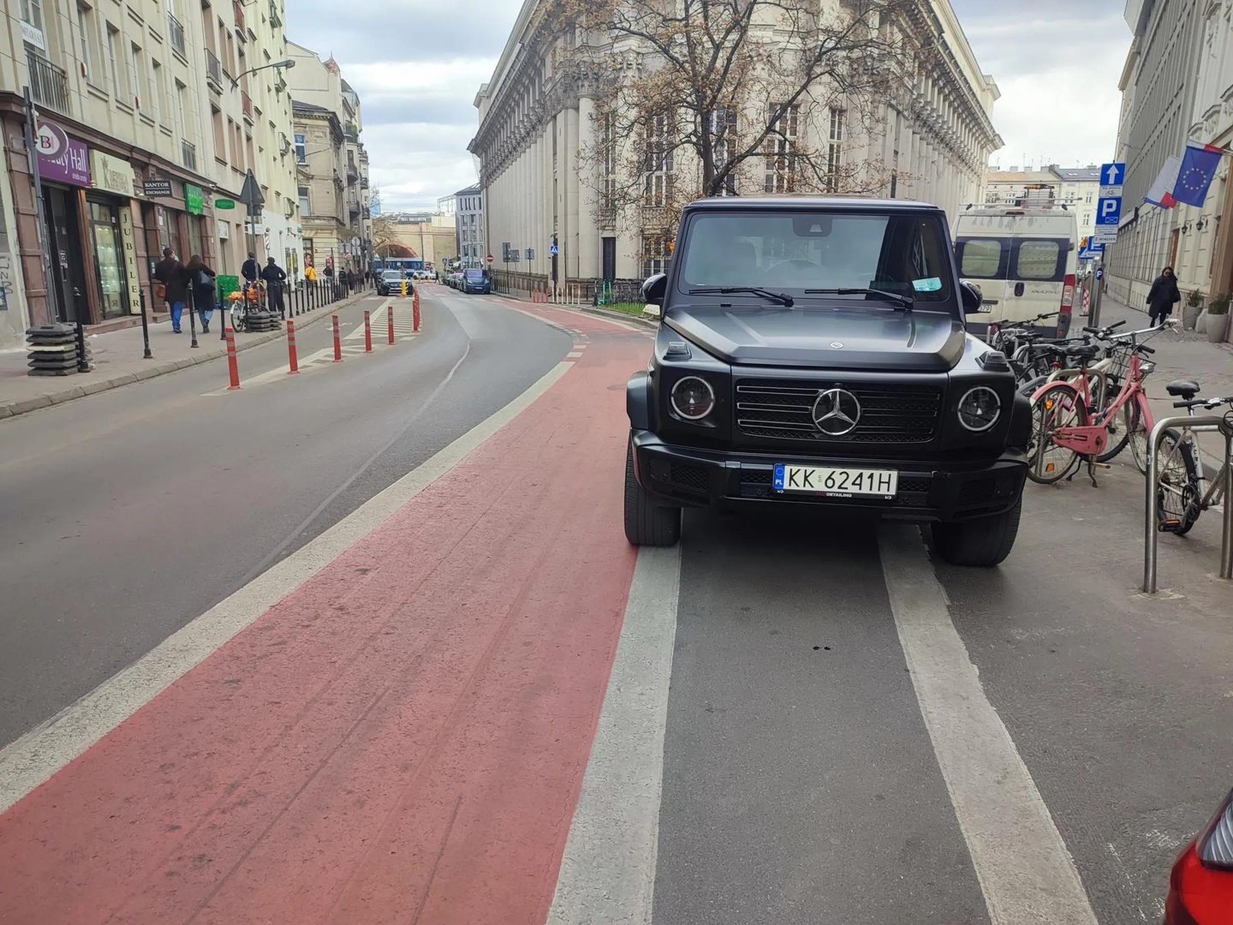 Jeździ jak chce, staje gdzie chce, ścisłe centrum ul.Wielopole