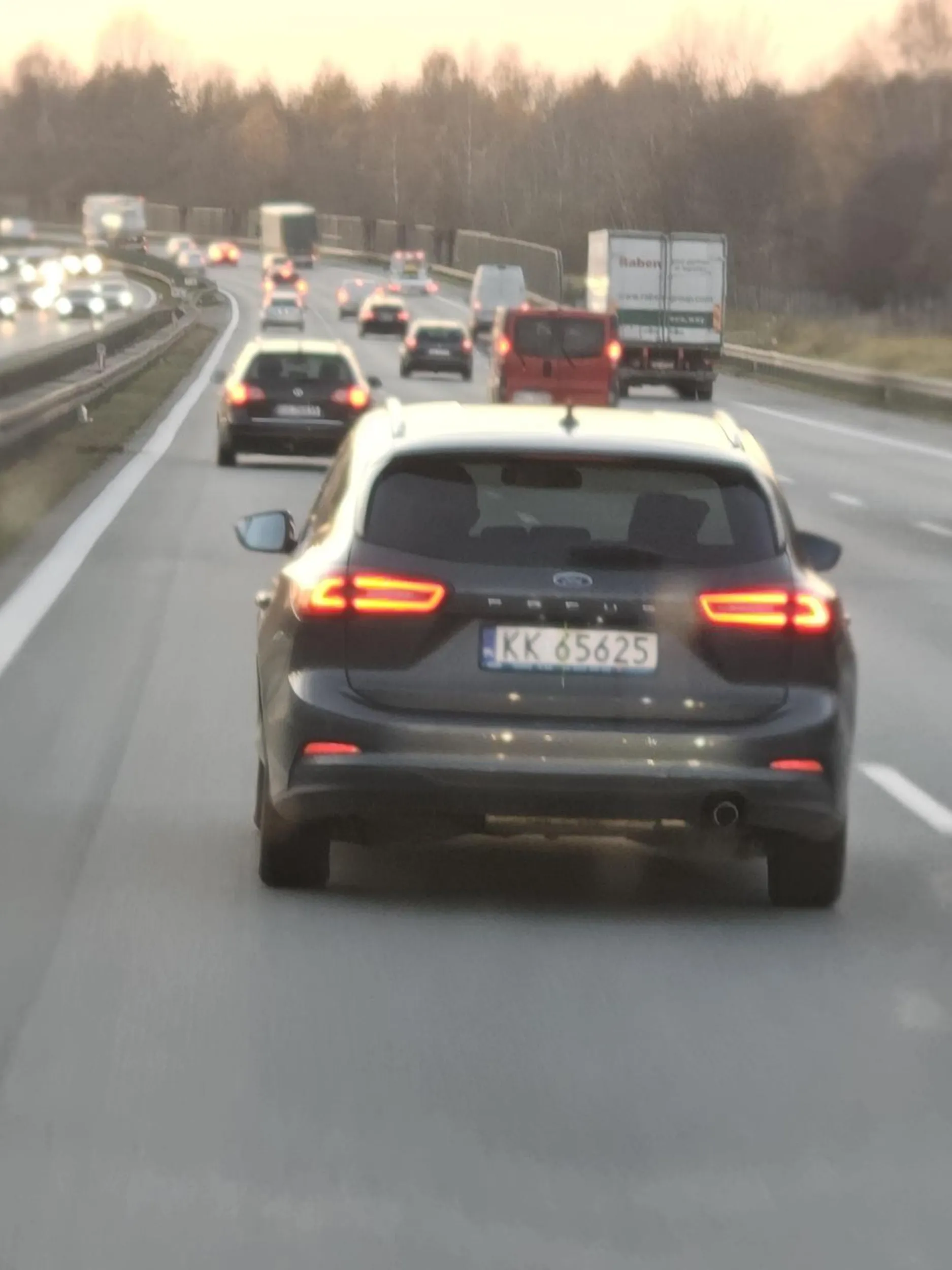 Nie zna przypisów, próbuje spowodować sytuację awaryjną