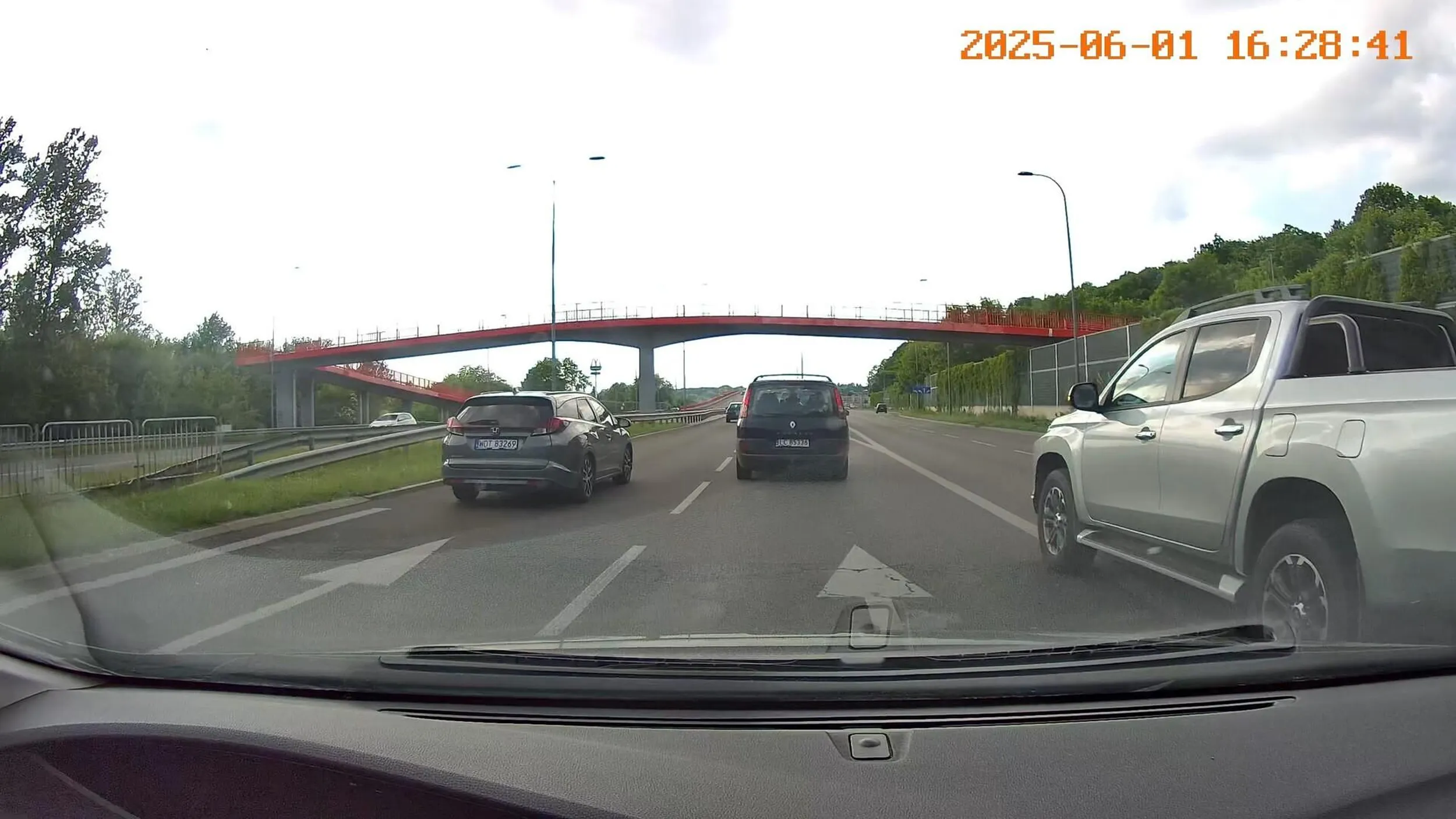 Dwa wymuszenia pierwszeństwa na odległośc 800m.