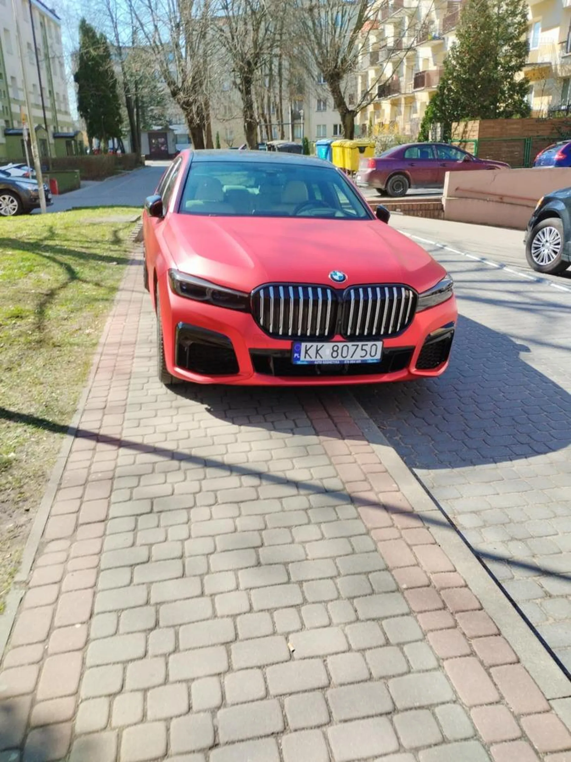 Pozdrawiam mistrza parkowania, przez którego nie mogłam przejść z wózkiem po miejscu do tego przeznaczonym