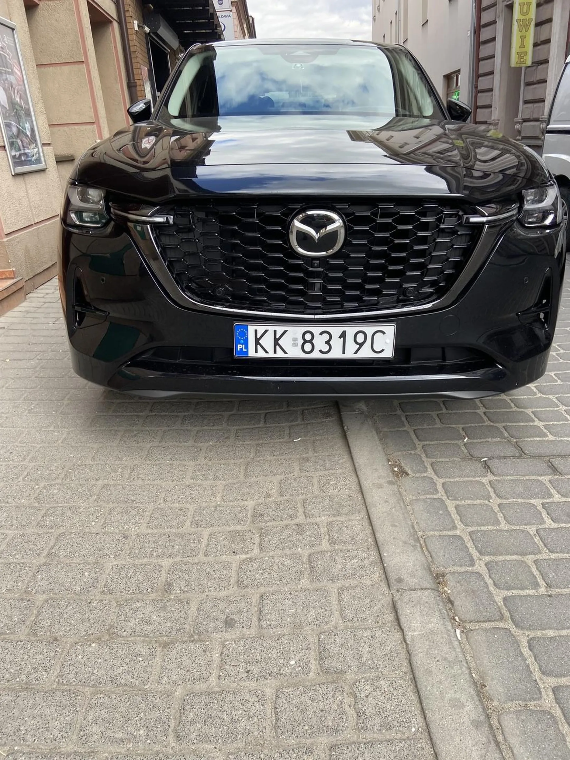 Uwaga. Gość posługuje się fałszywą odznaką policyjną.