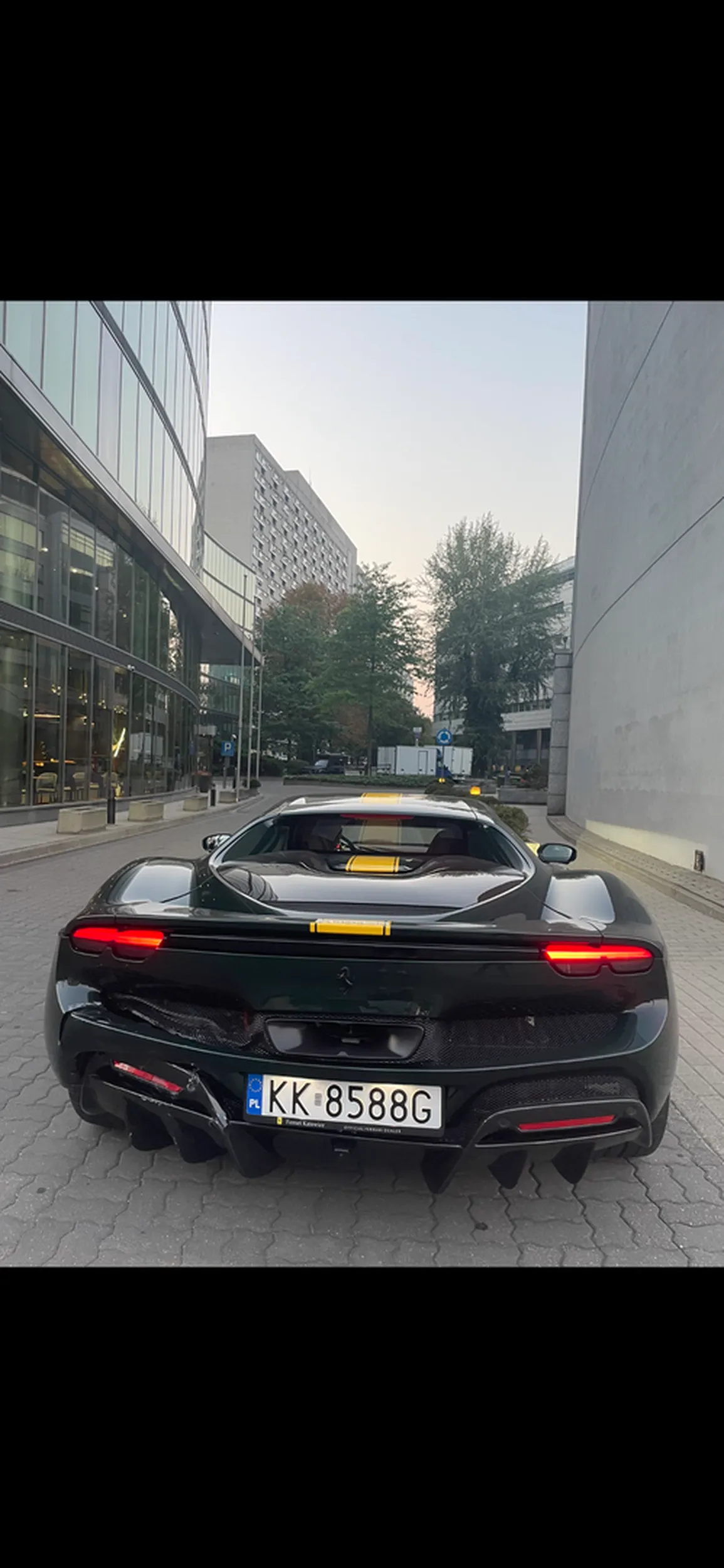 Oberwał w tył i zasnął na parkingu między blokami