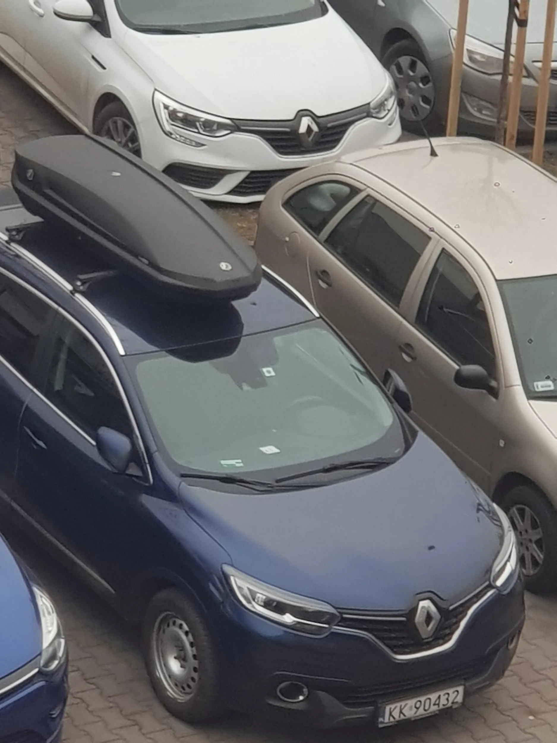 Obijanie innych samochodów to wychodzi Pani genialnie, osiedle Jagiellońskie kamera zarejestrowala uderzenie drzwiami w drzwi. Swego nie szanuje to czemu ma szanować inne, proszę uważać