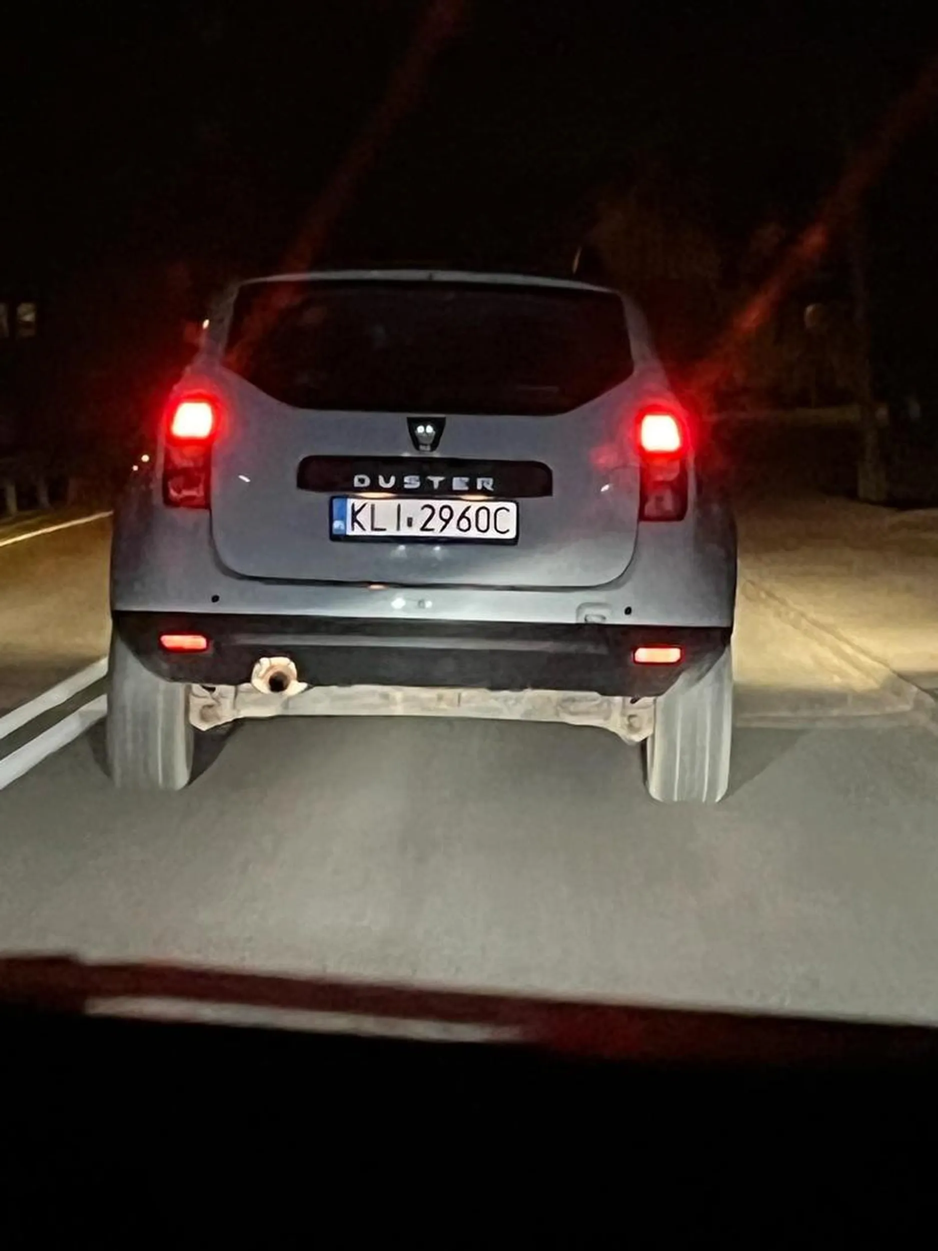 Uwaga na delikwenta Jeździ od lewej do prawej, prawdopodobnie pijany