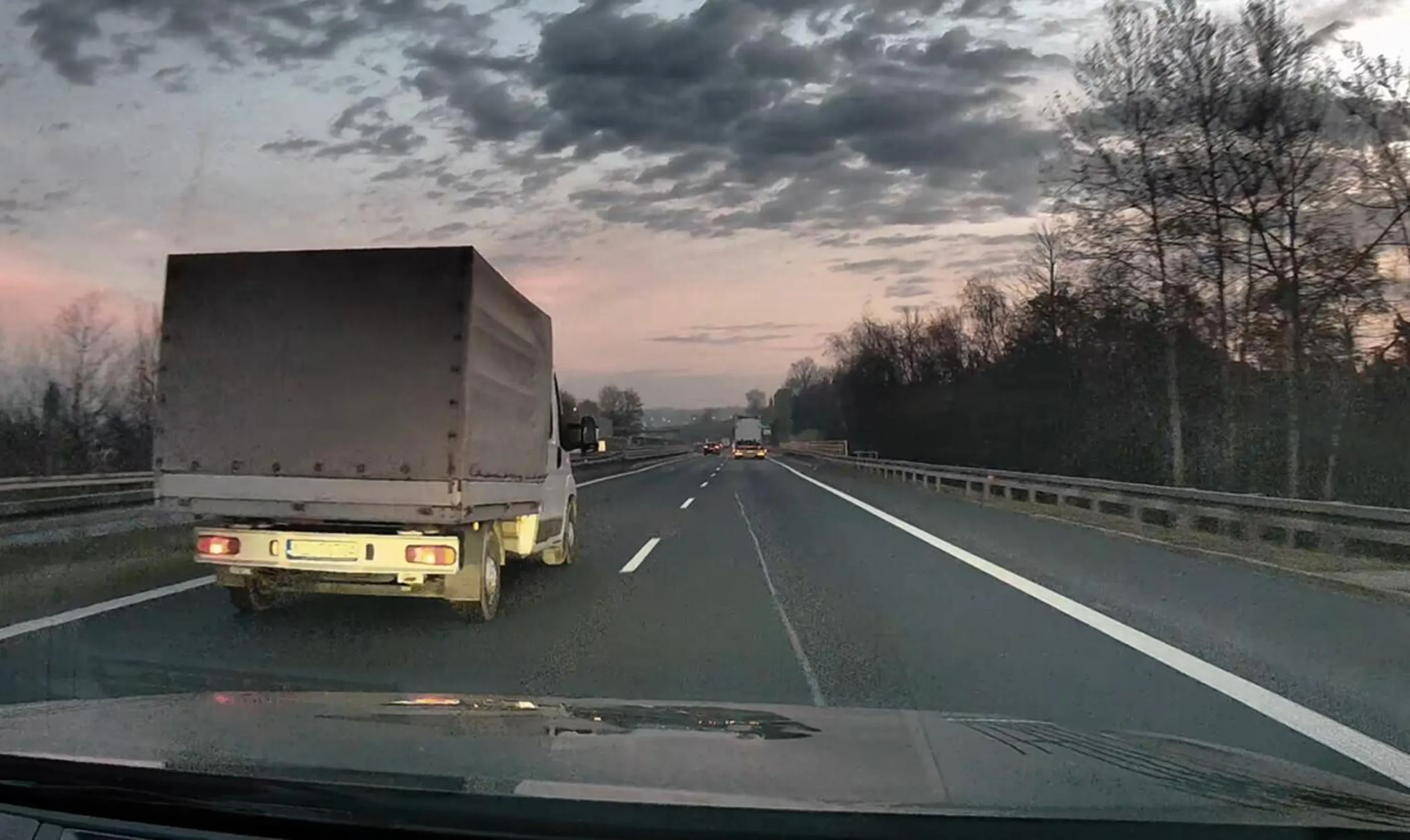 król lewego pasa w dostawczaku