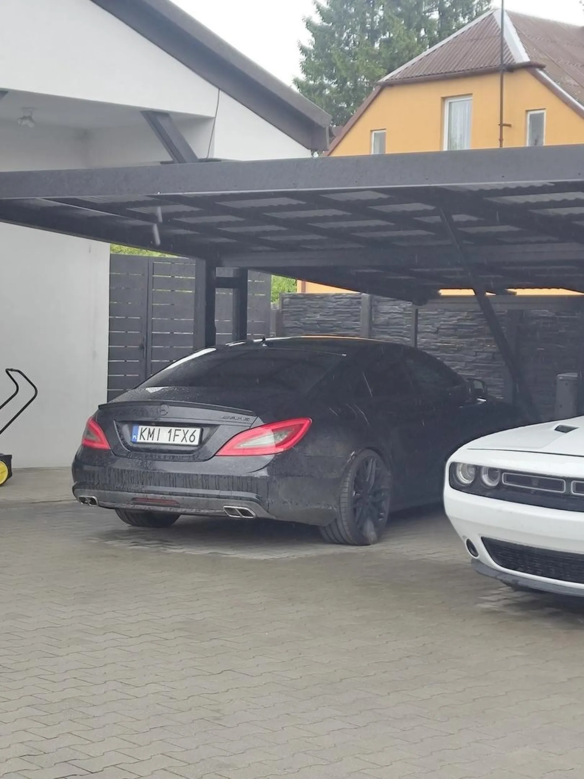 Nie wiem jak jeździ ale ładny CLS