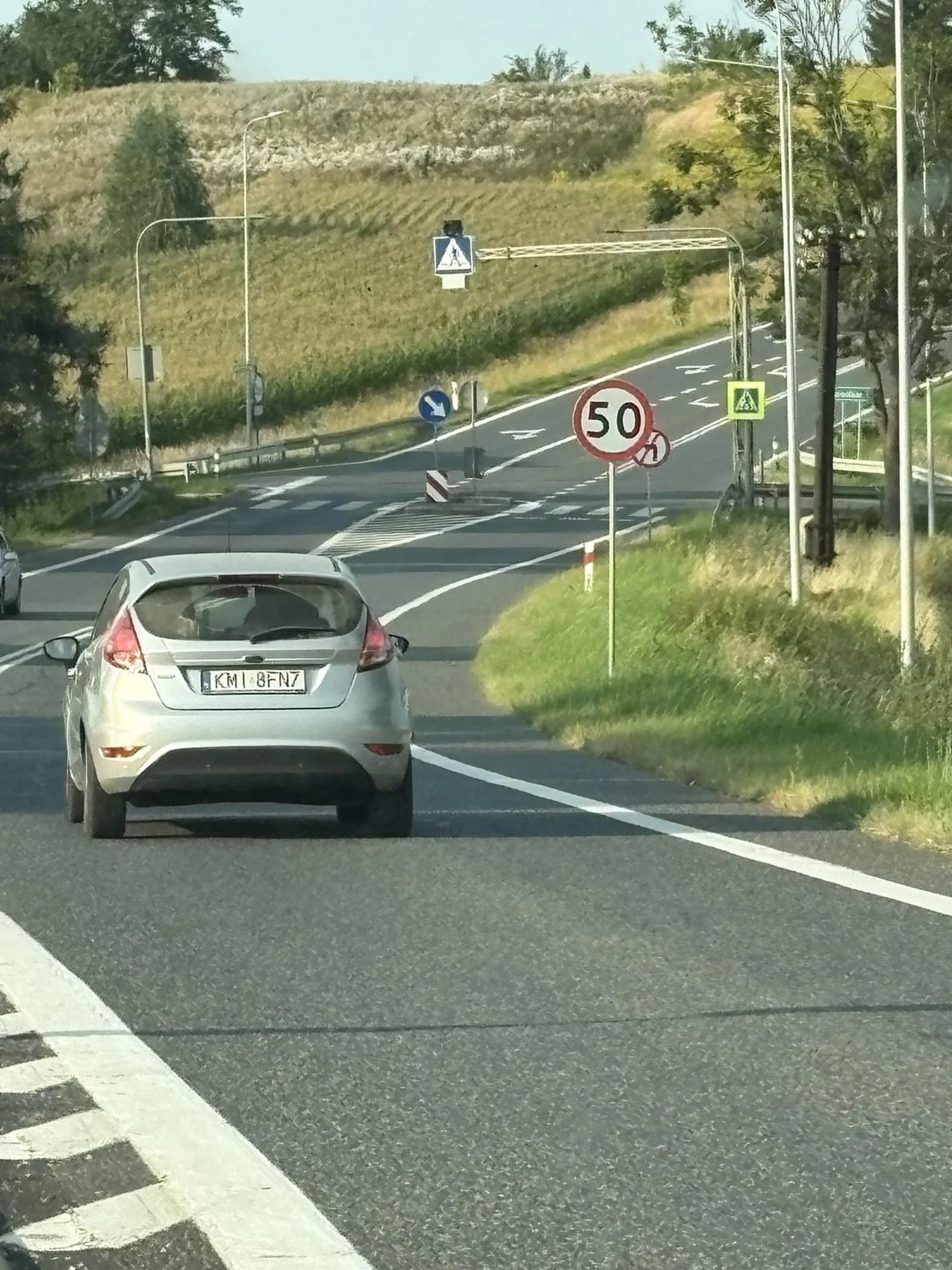 PANI Wymusza pierwszeństwo i obraża kierowców jadących zgodnie z przepisami.