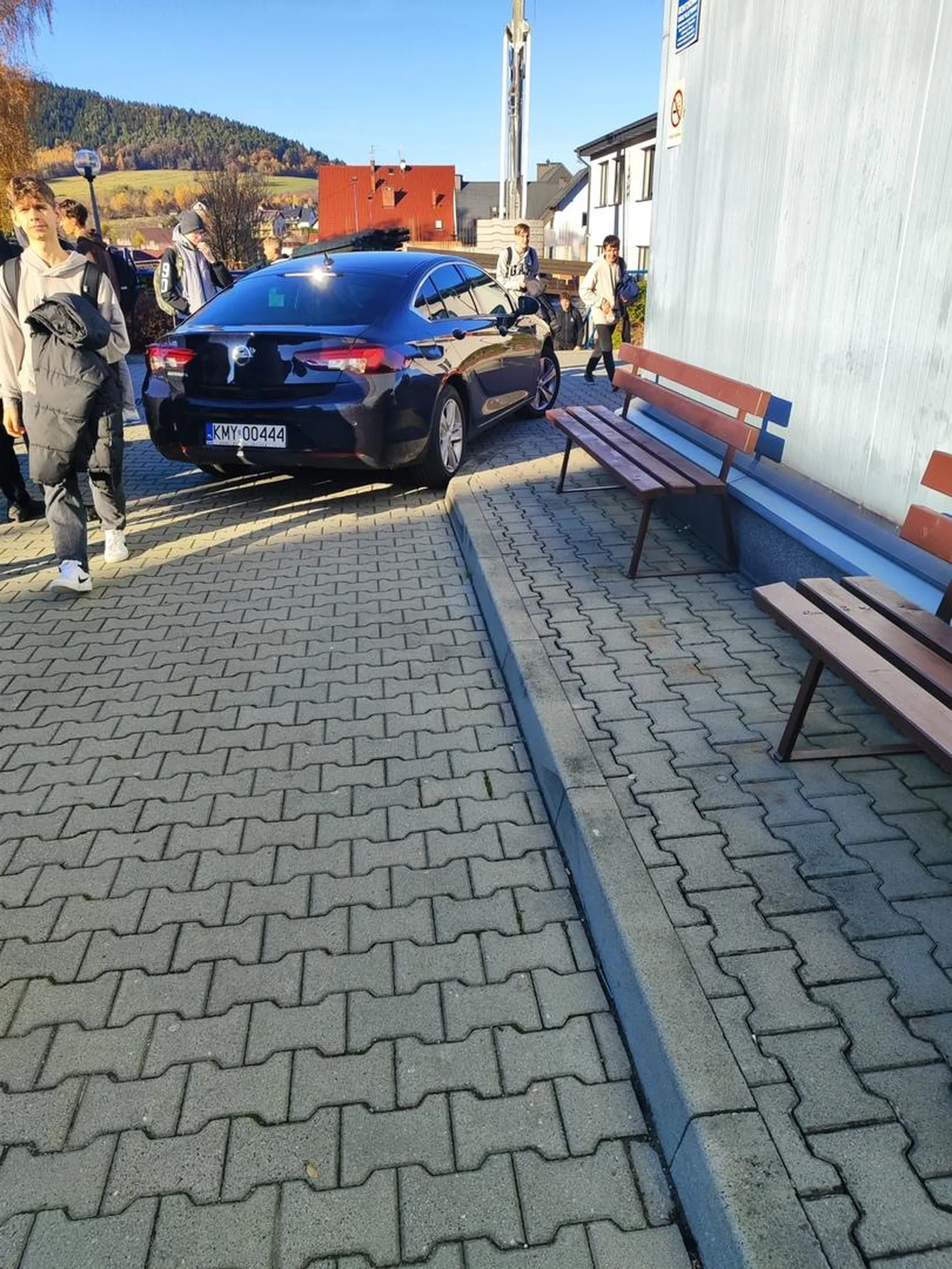 Dyrektor, filantrop, doktor, ksiądz, rehabilitowany i najlepszy na świecie kierowca opla