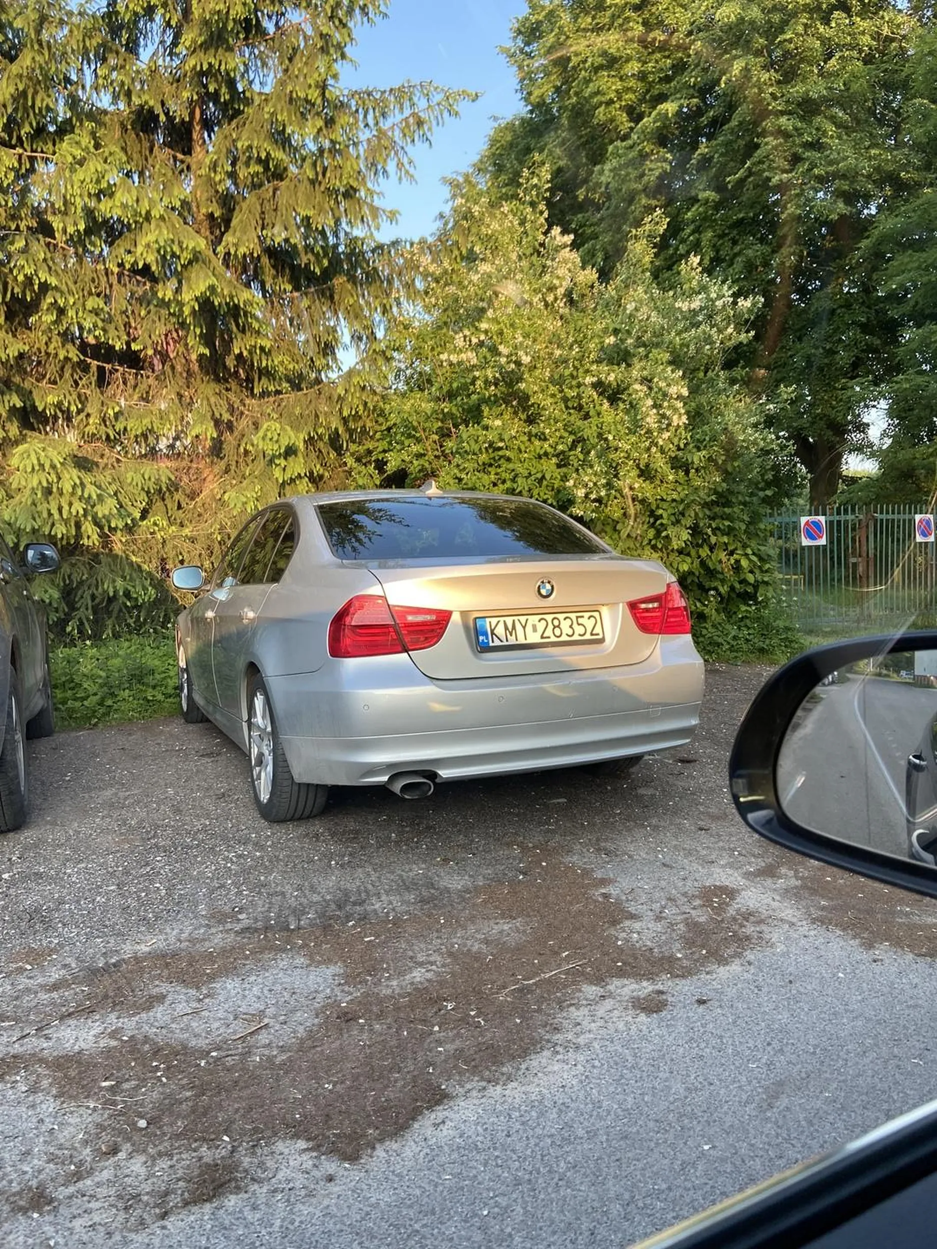 Jeździ jak wariat skręca bez kierunkowskazu i cofa pod jadący samochód