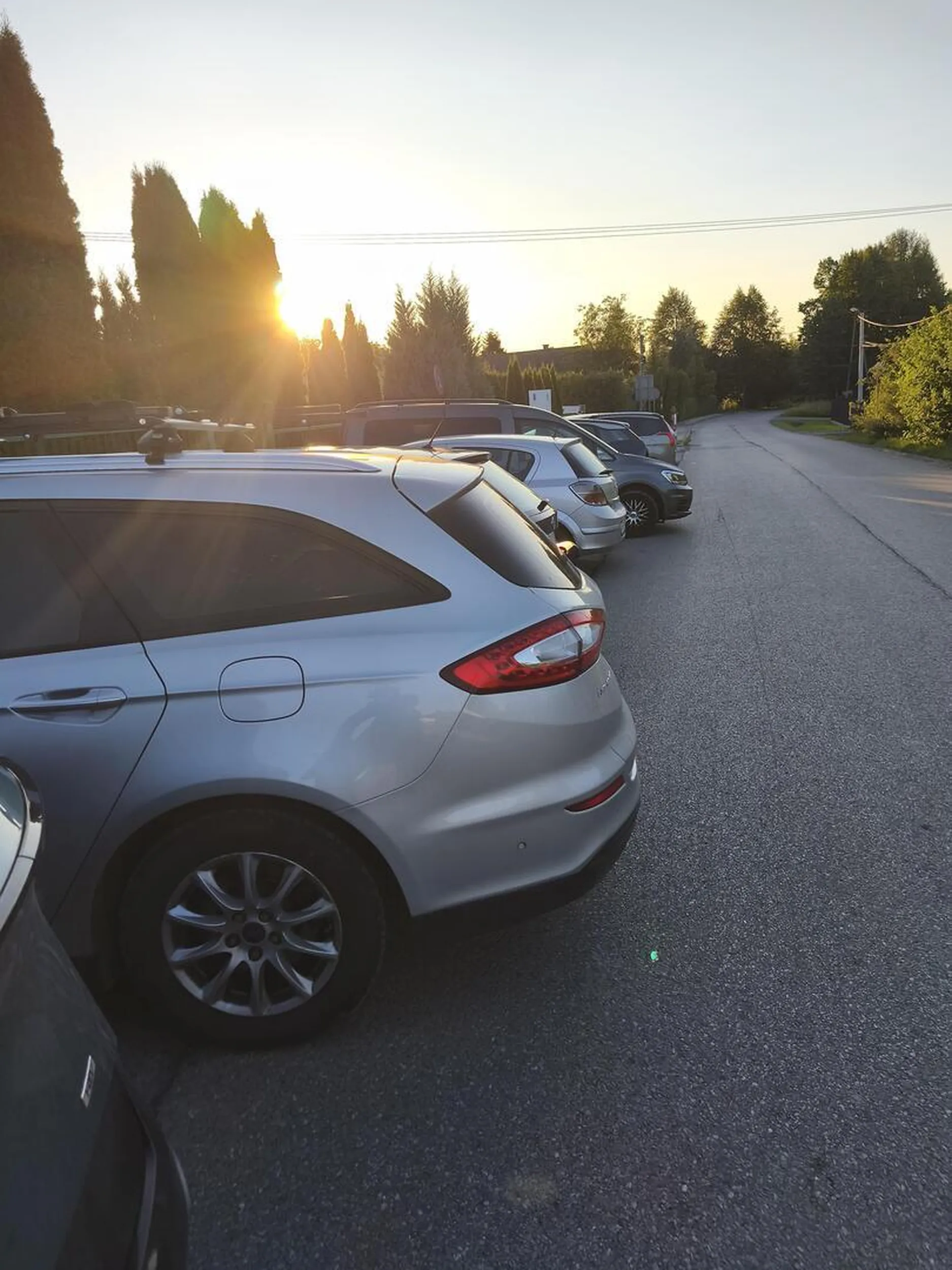 Polecam na raz następny poćwiczyć parkowanie prostopadle bo na kursie chyba nie nauczyli albo to pan jest burok