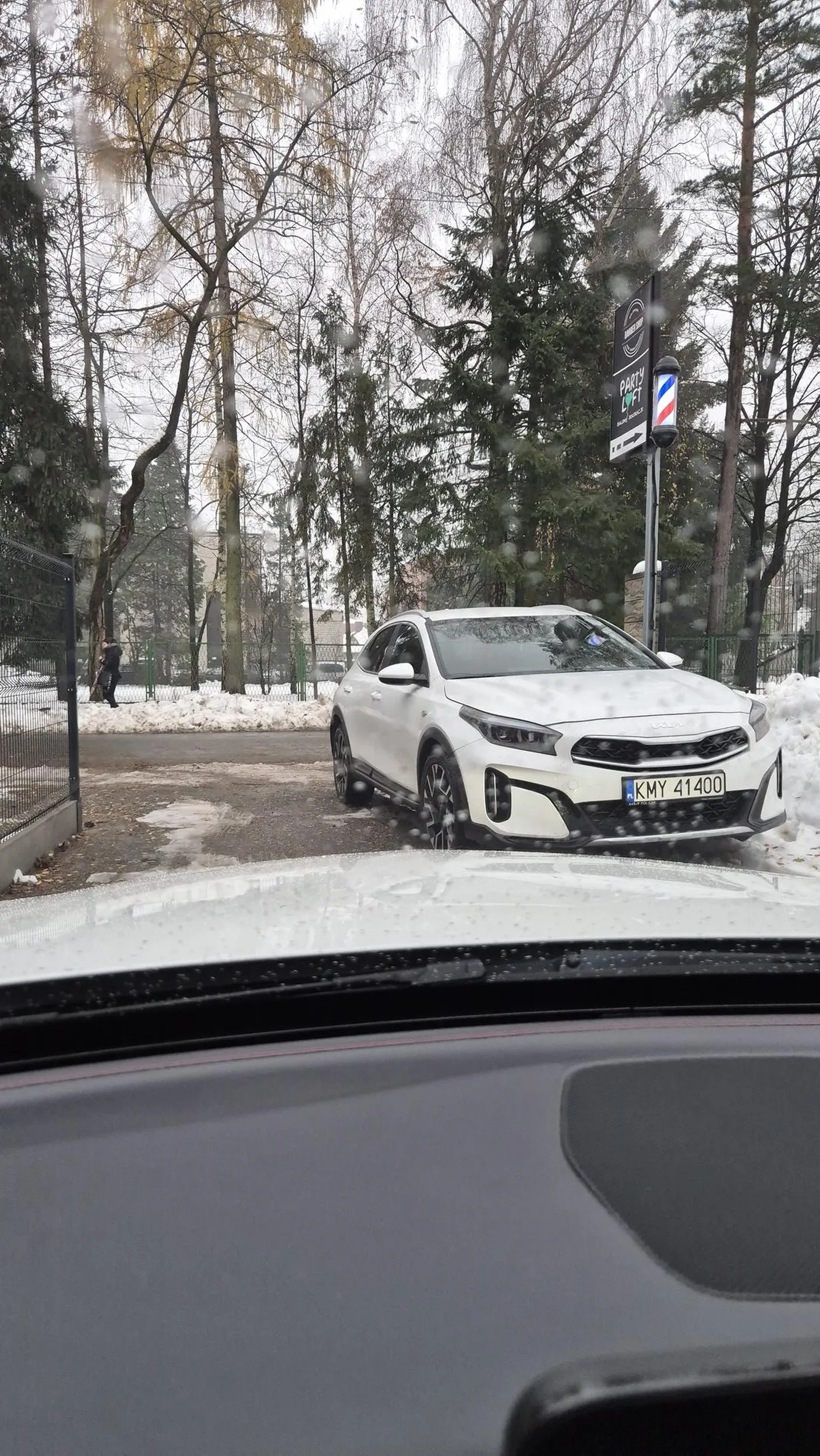 Zablokowana droga wyjazdowa