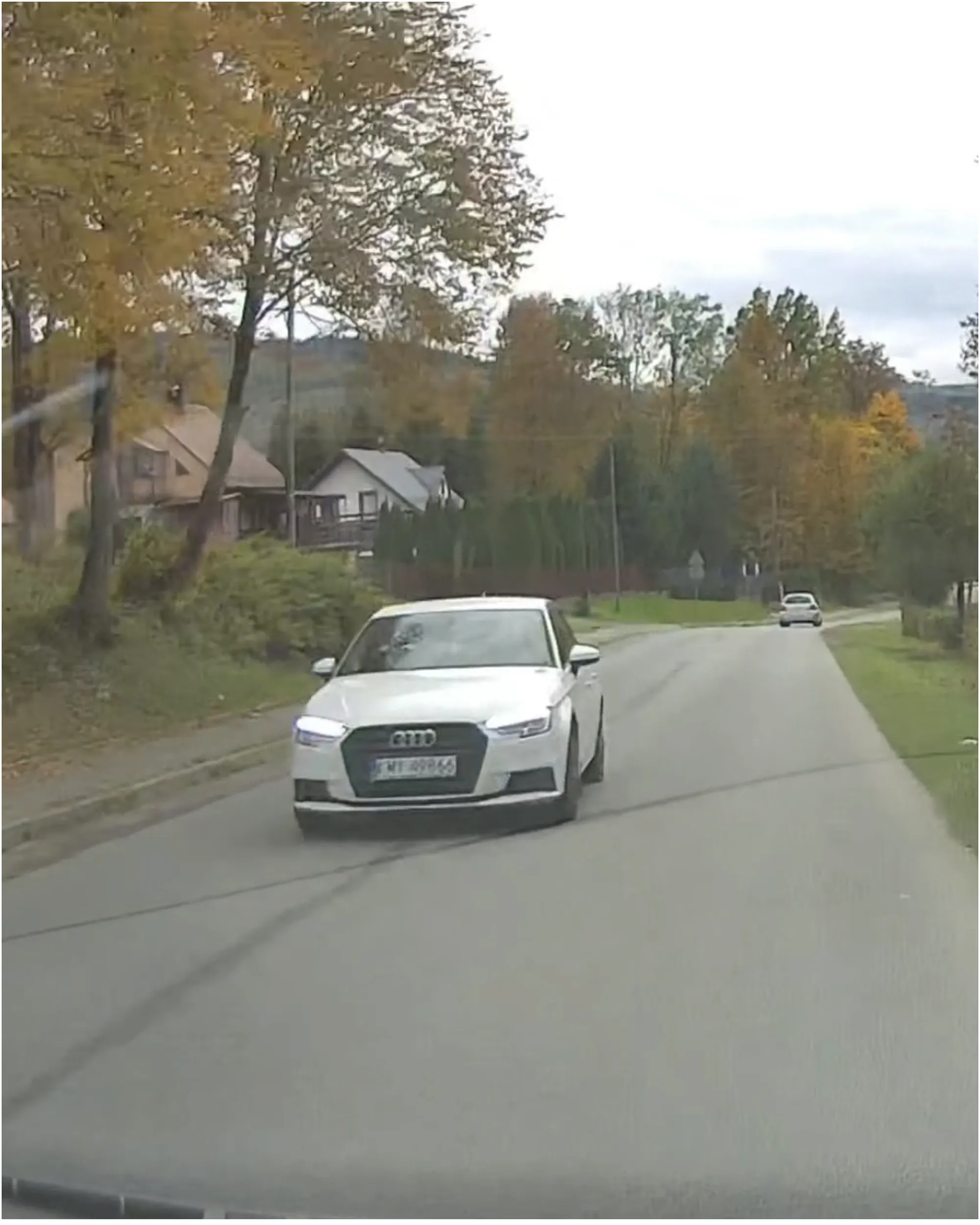 Fajnie by było nie bawić się telefonem i nie zjeżdżać innym na czołówkę.