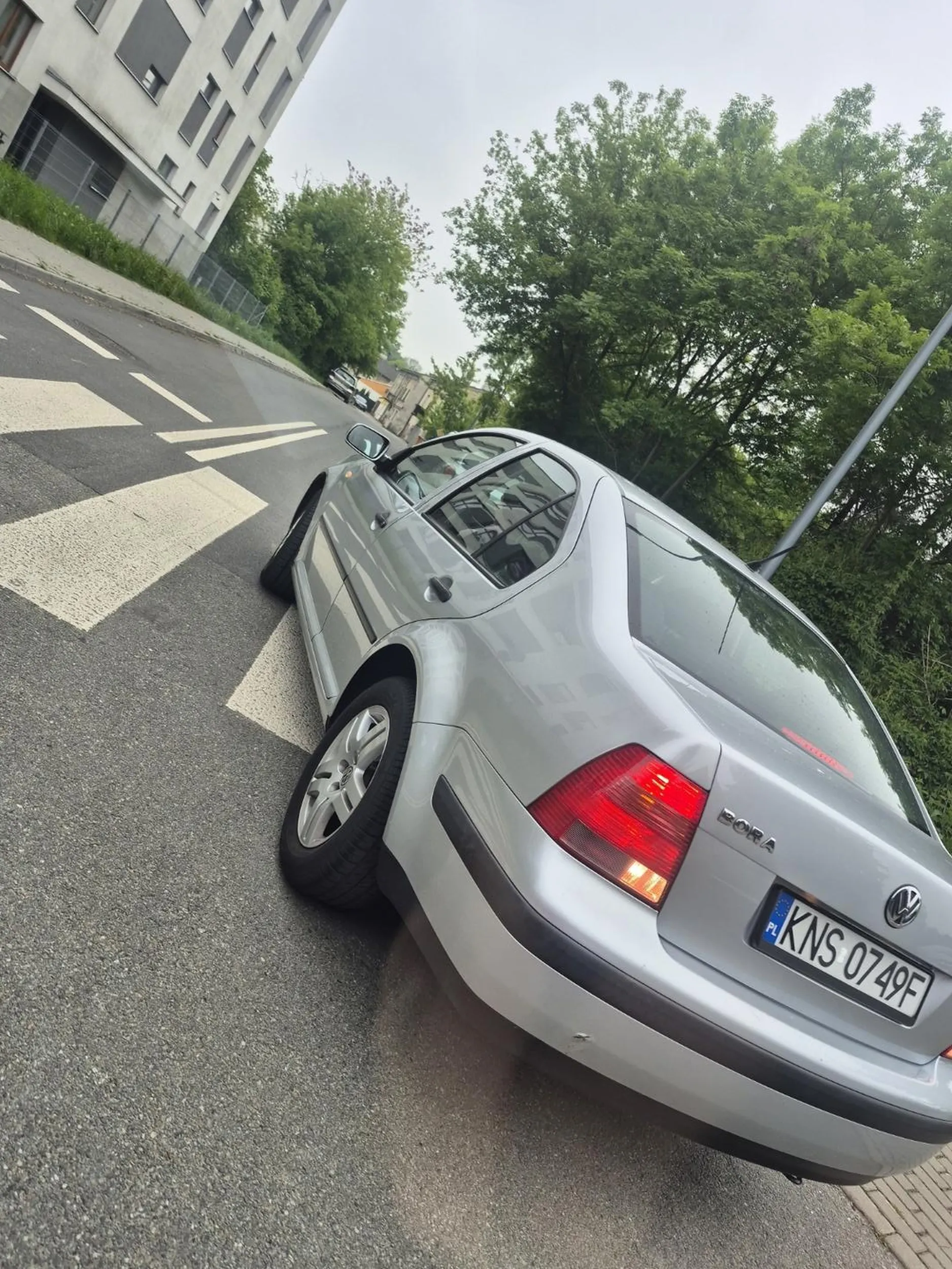 Aż ciężko skomentować to parkowanie... skrzyżowanie, przejście dla pieszych...