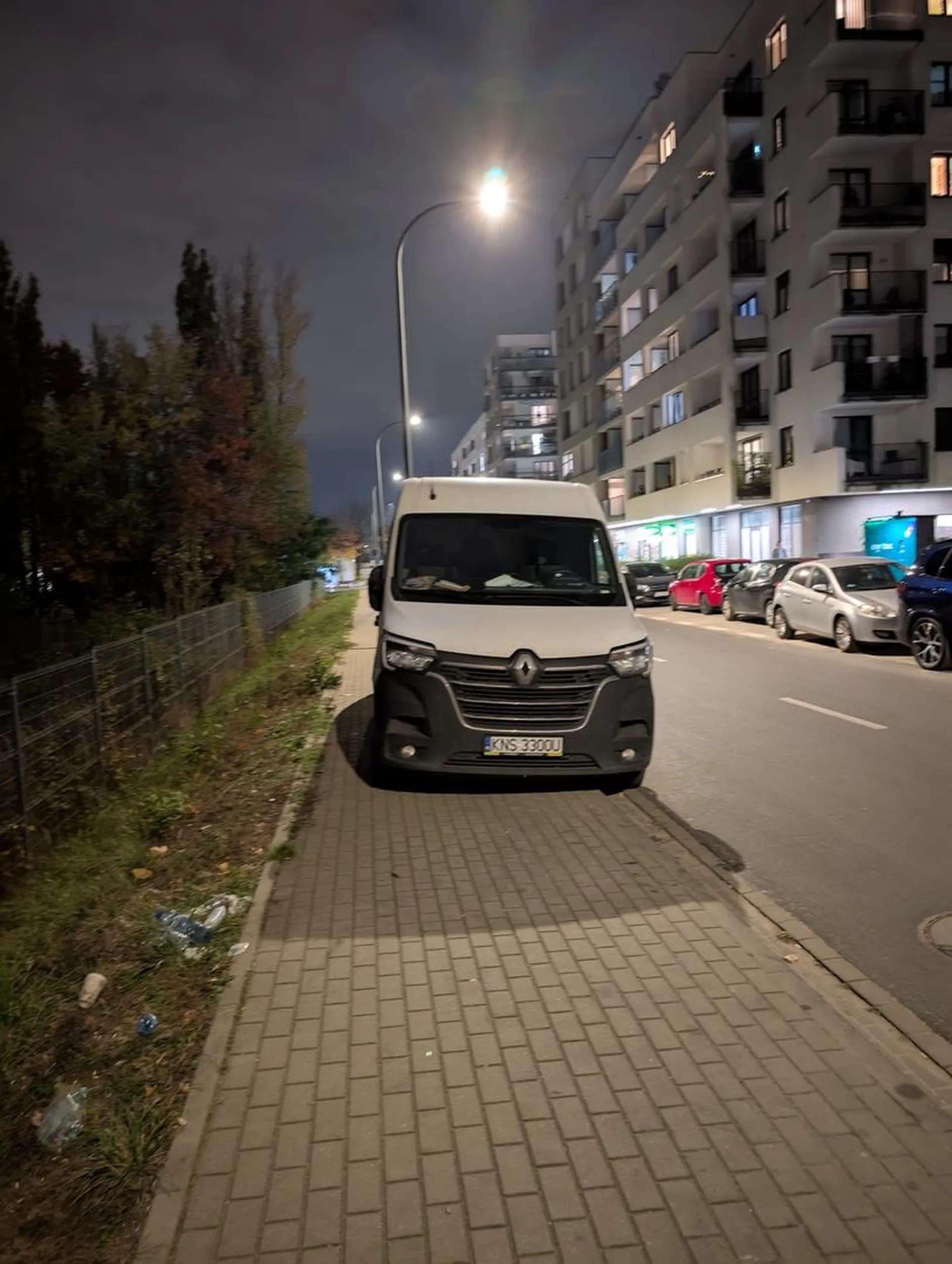 Tak trochę za mało miejsca kierowniku zostawiłeś.