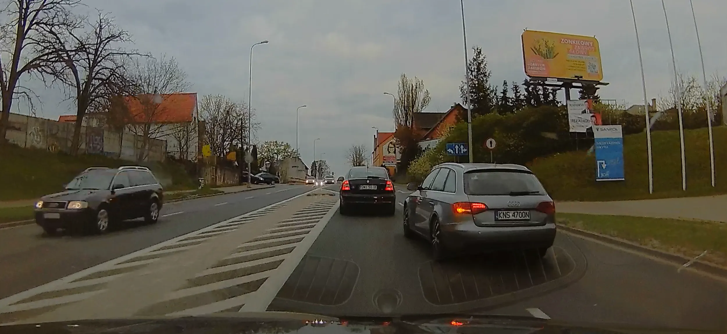 4 zera ..... Pan w kaudi nie moze byc wyprzedzony bron boze nawet za cene wymuszenia sam masz kamere wiec chyba wiesz co sie teraz stanie