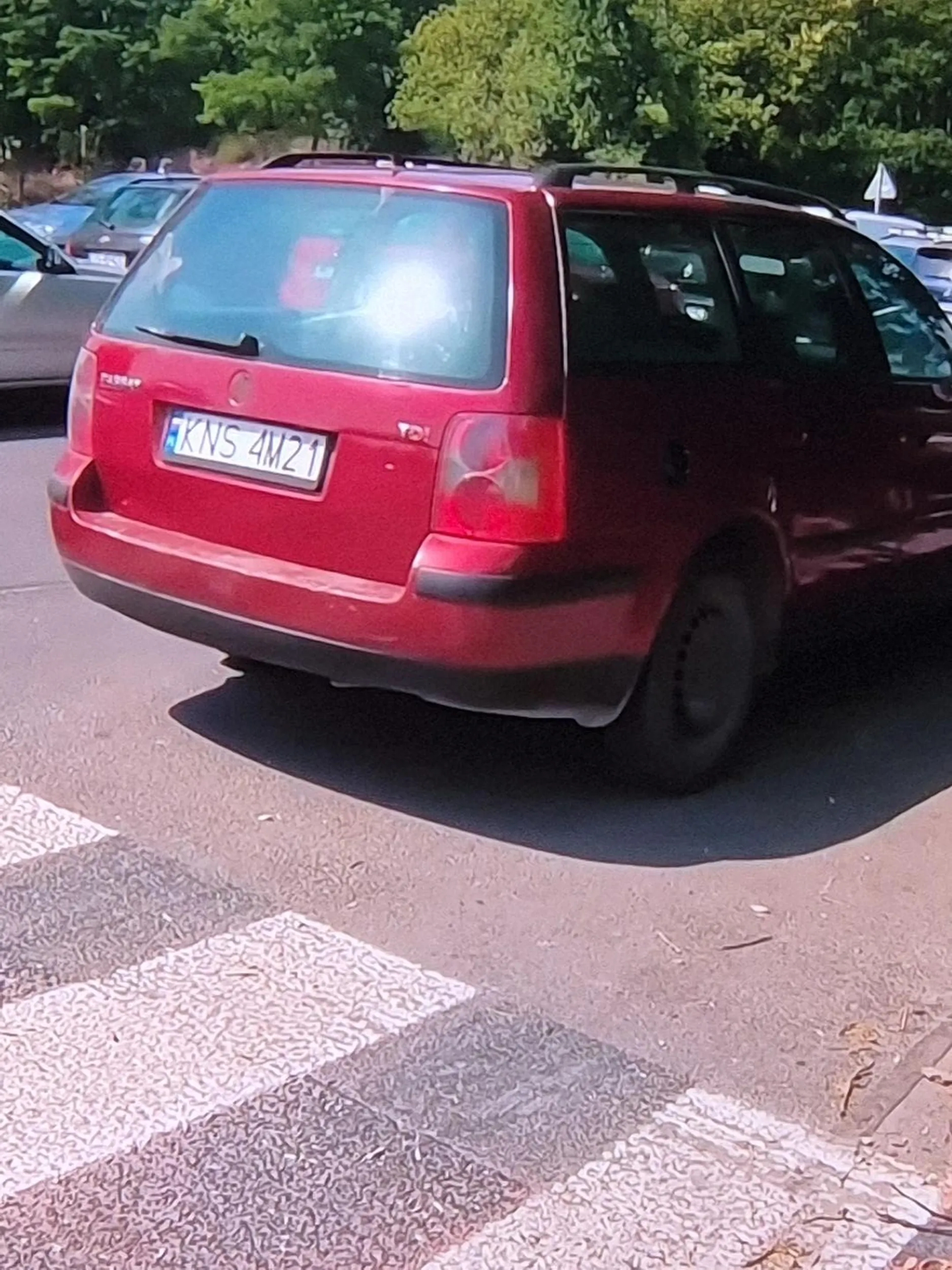Nie parkuje się 10 cm od przejścia dla pieszych