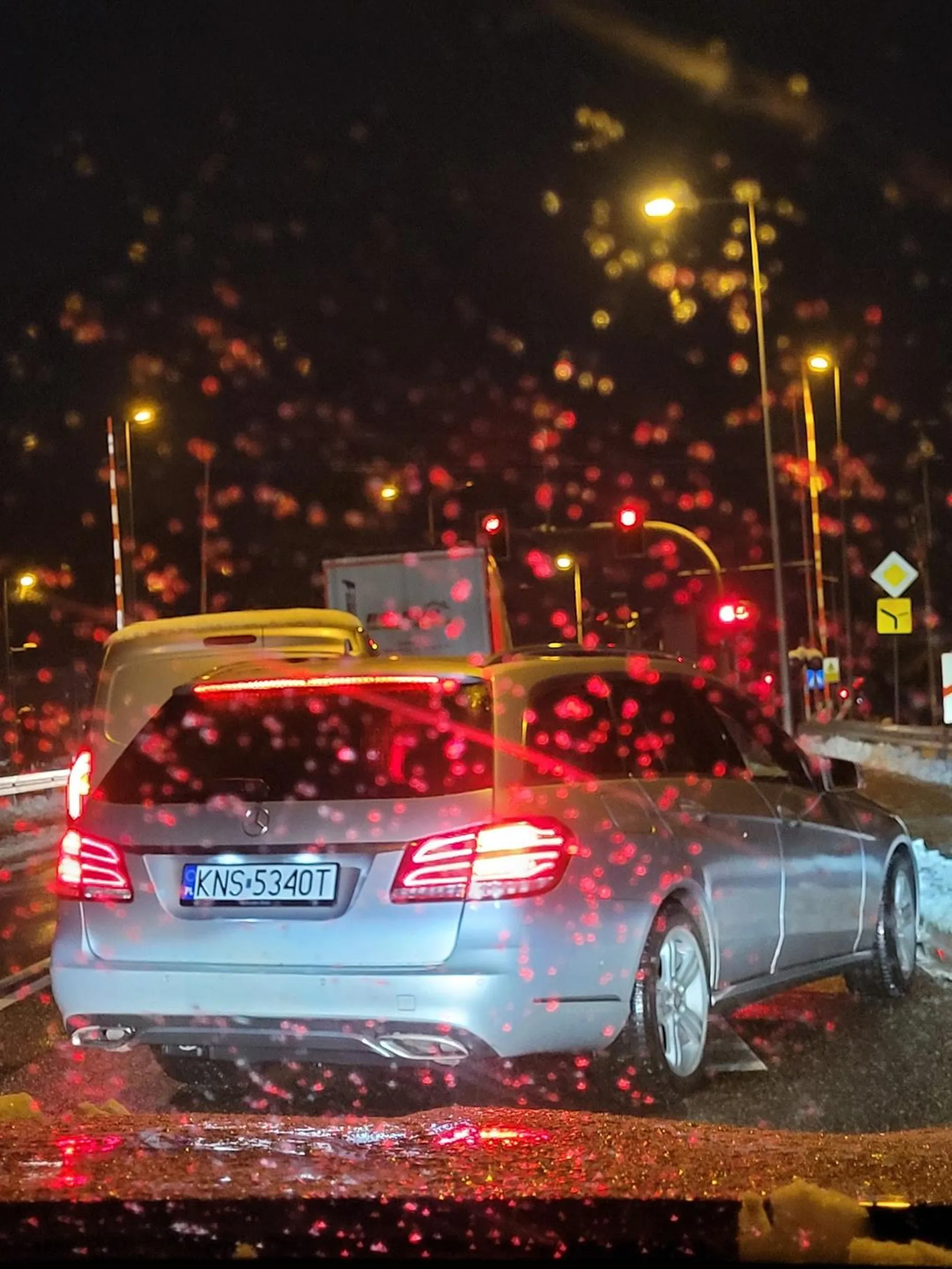 Stanął na obwodnicy i nie jedzie