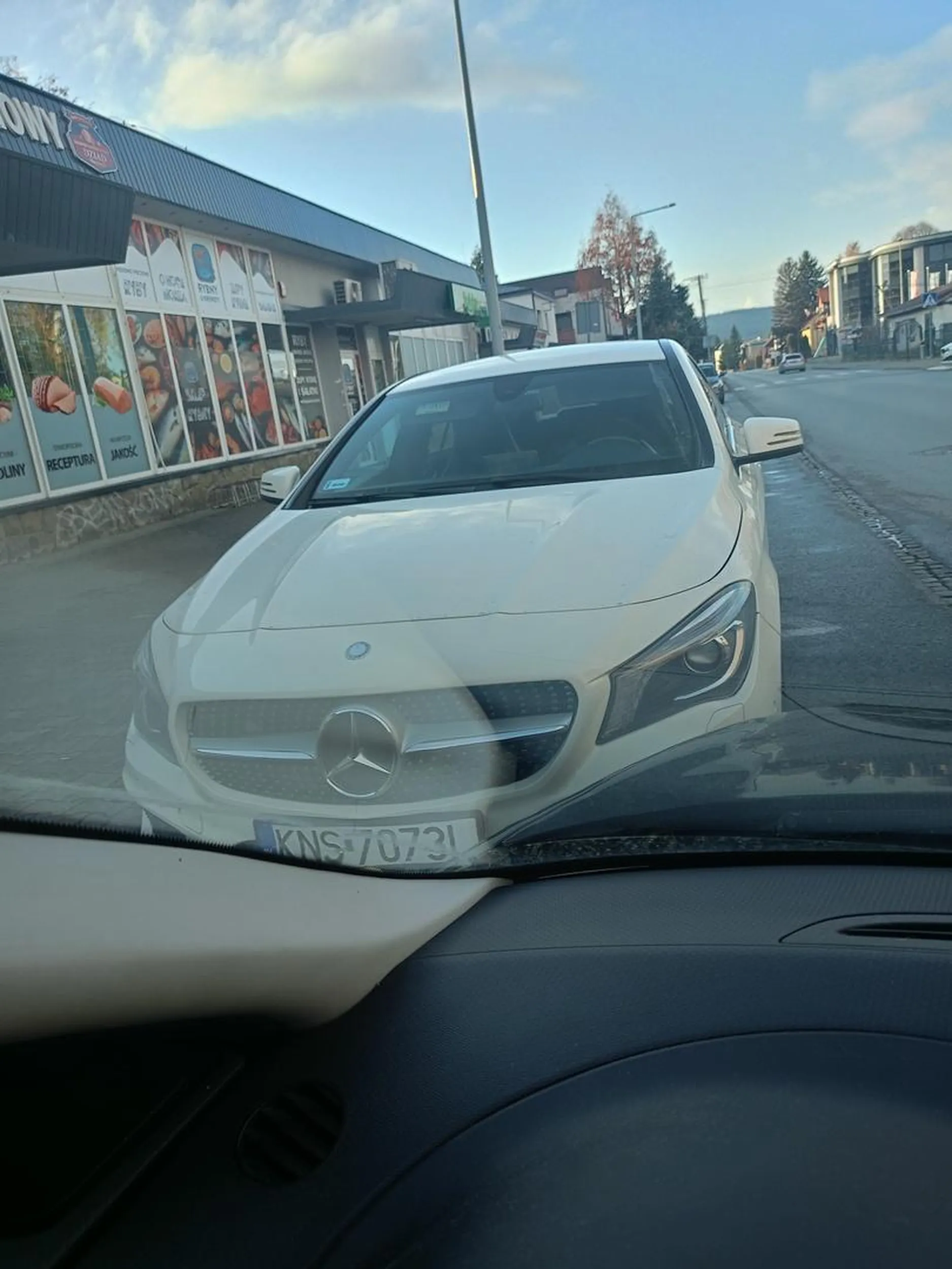 Nie umie parkować ani jeździć