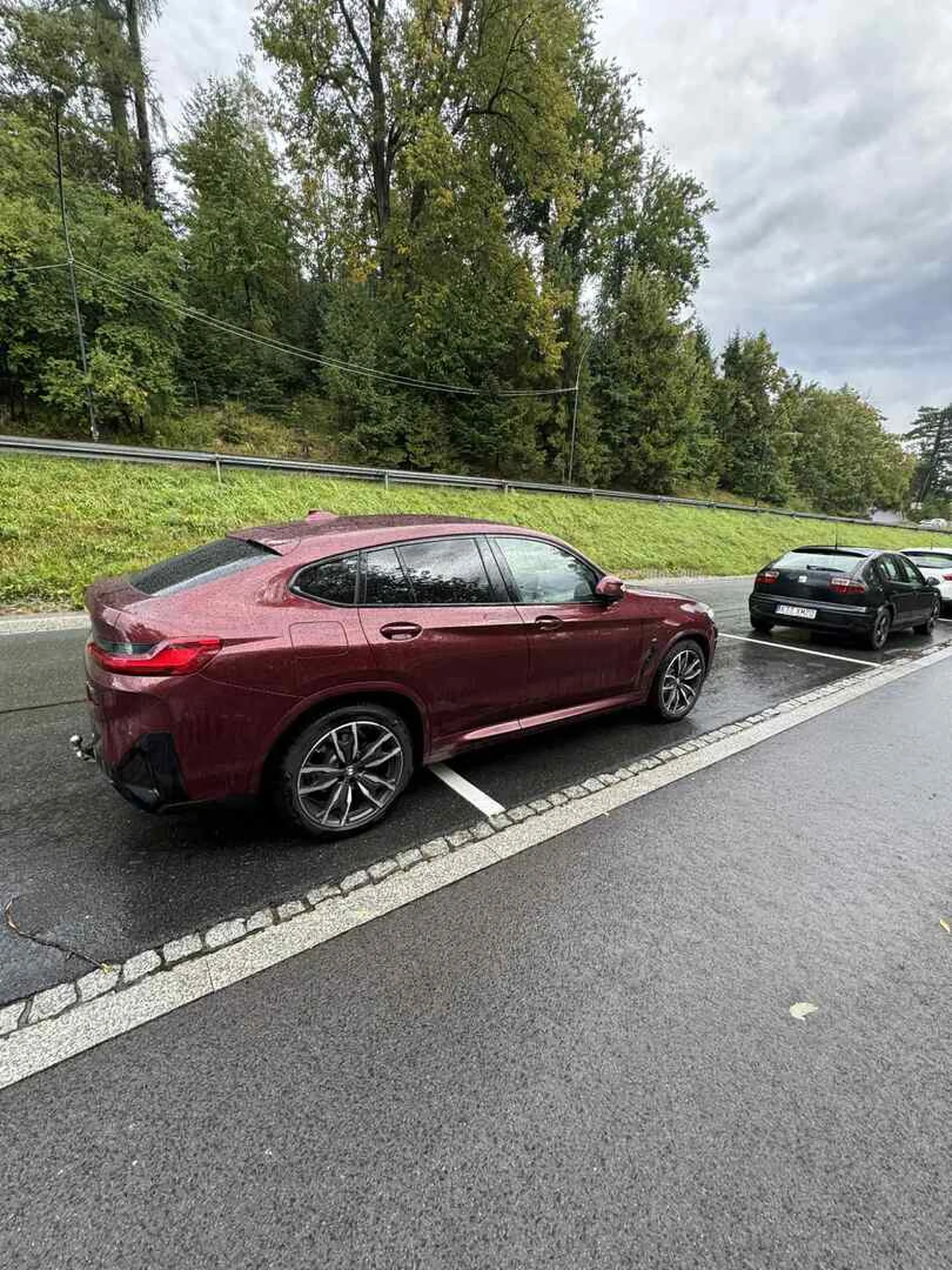 Ciotko, jo wom ino chce podziękować za to parkowanie, bo za kozdym razem jak cały wiadukt był zadupcony ceprami, to za wami zawse zostaje idealne miejsce na mojego małego bolida. Niech wom Pan Bóg w dzieciach wynagrodzi.