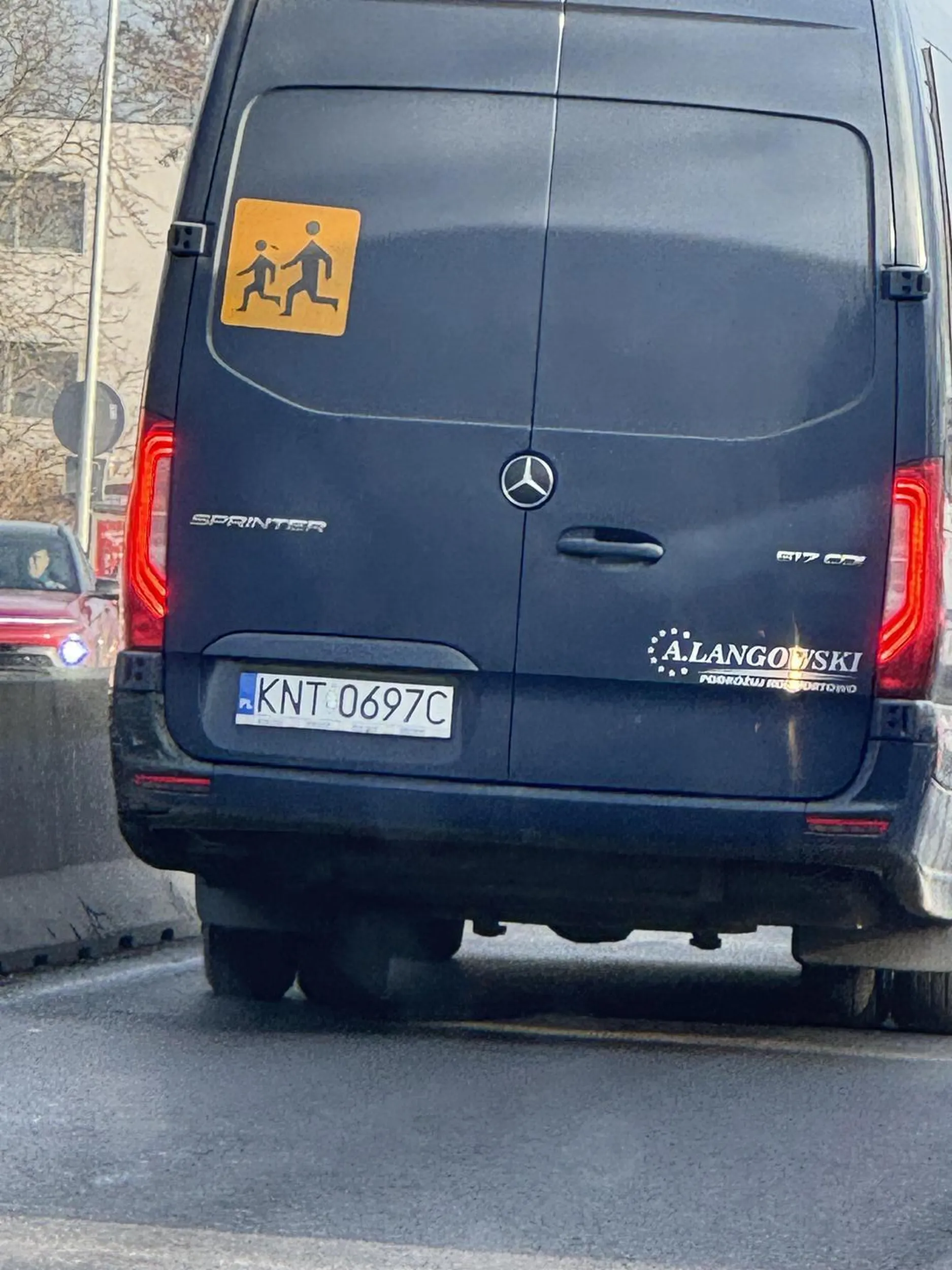 Zjeżdżaj na to swoje za*dupie jeździć 40km/h. A nie przyjeżdżasz do miasta i ruch tamujesz busiarzu je**ny