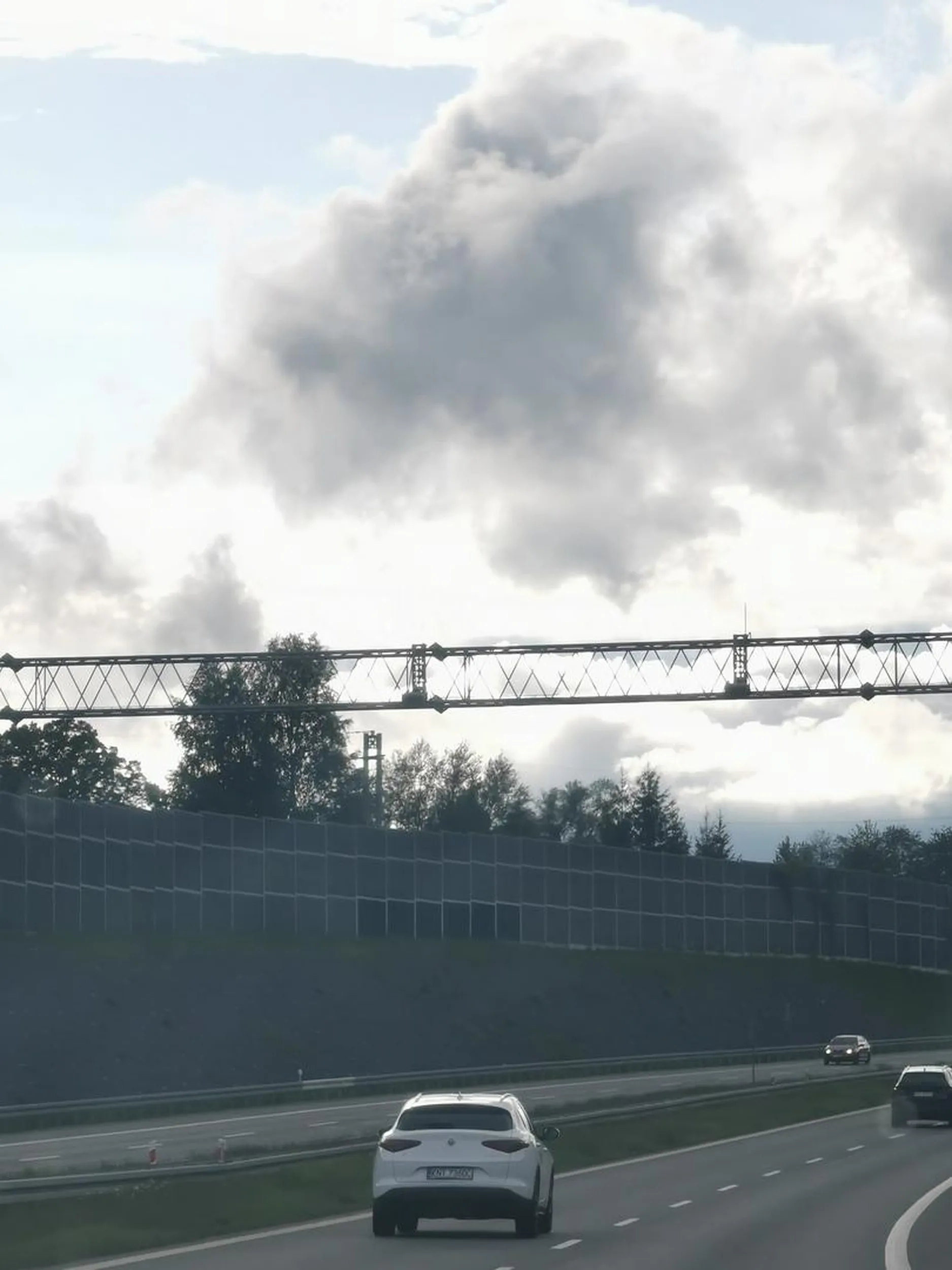 Chyba tępak musi się douczyć jakie jest ograniczenie prędkości na drodze ekspresowej