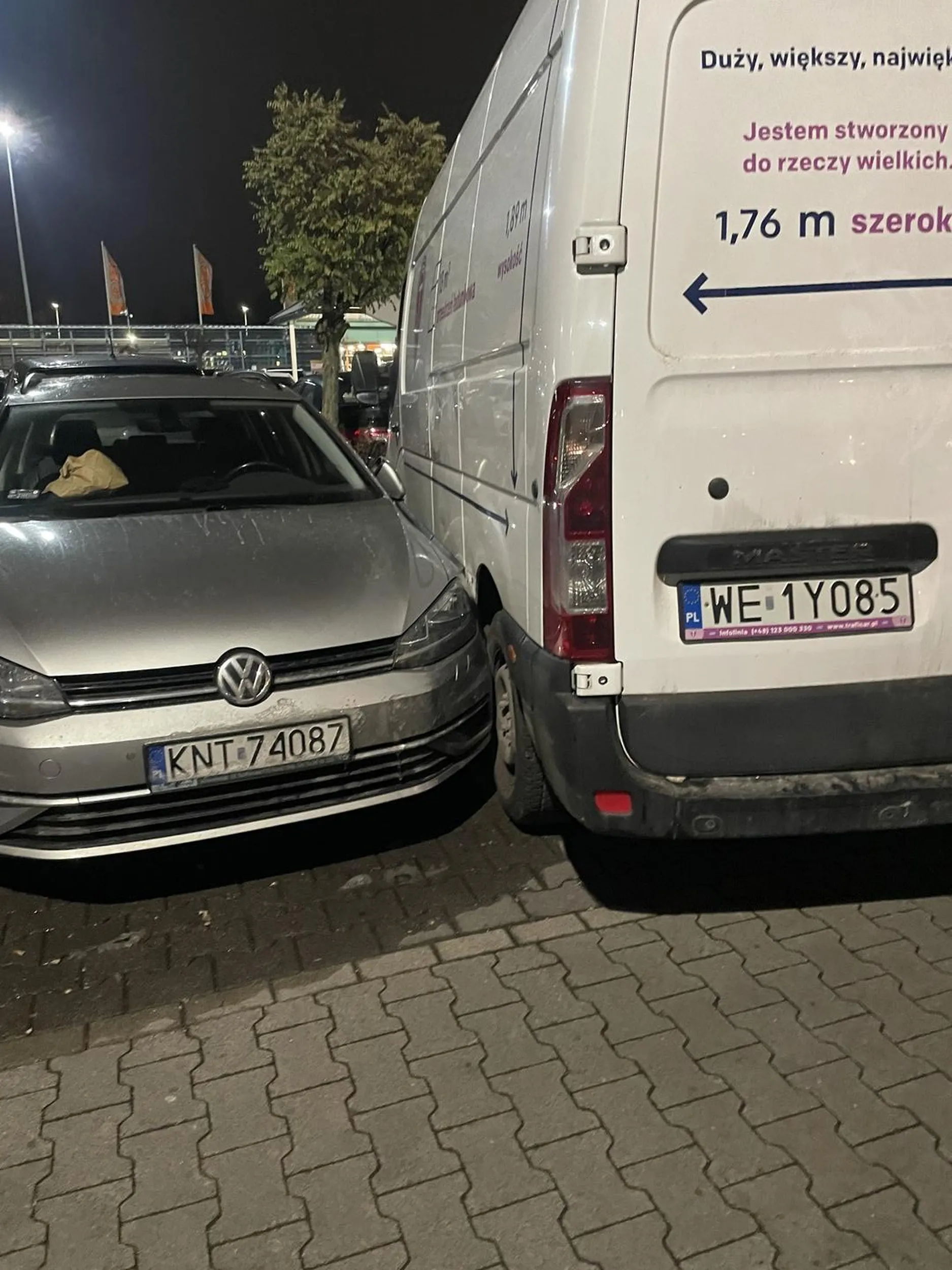 Auto ci busem ktoś przerysował