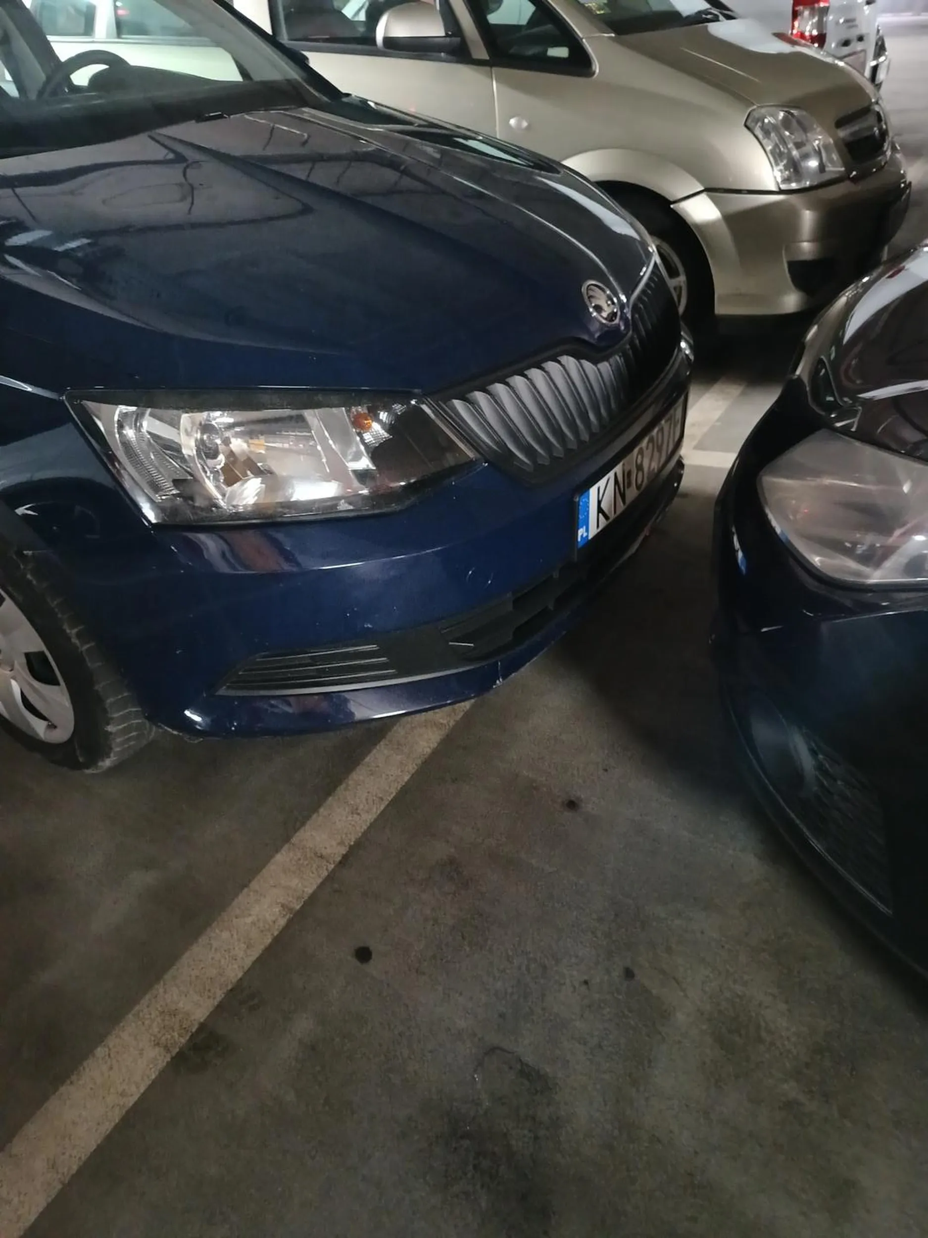 Trzeba było walnąć byś zobaczył ile to kosztuje, kilometr z tylu na pasie a z przodu nawet stanąć nie można i maski otworzyć. Kto ci dał prawo jazdy