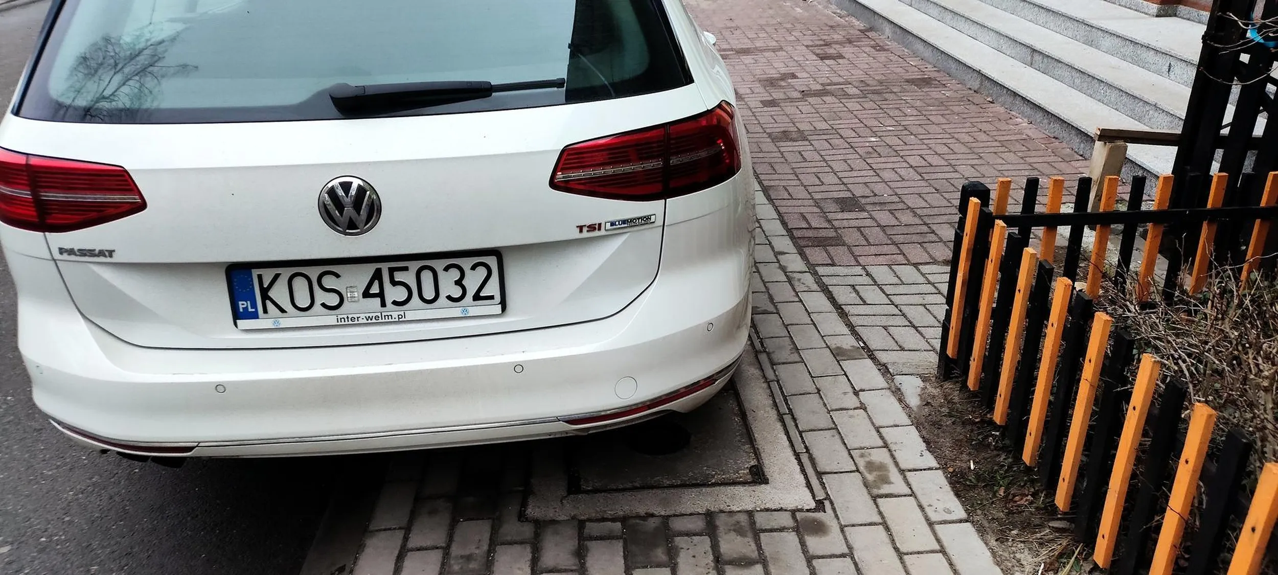 prawie da się chodnikiem przejść