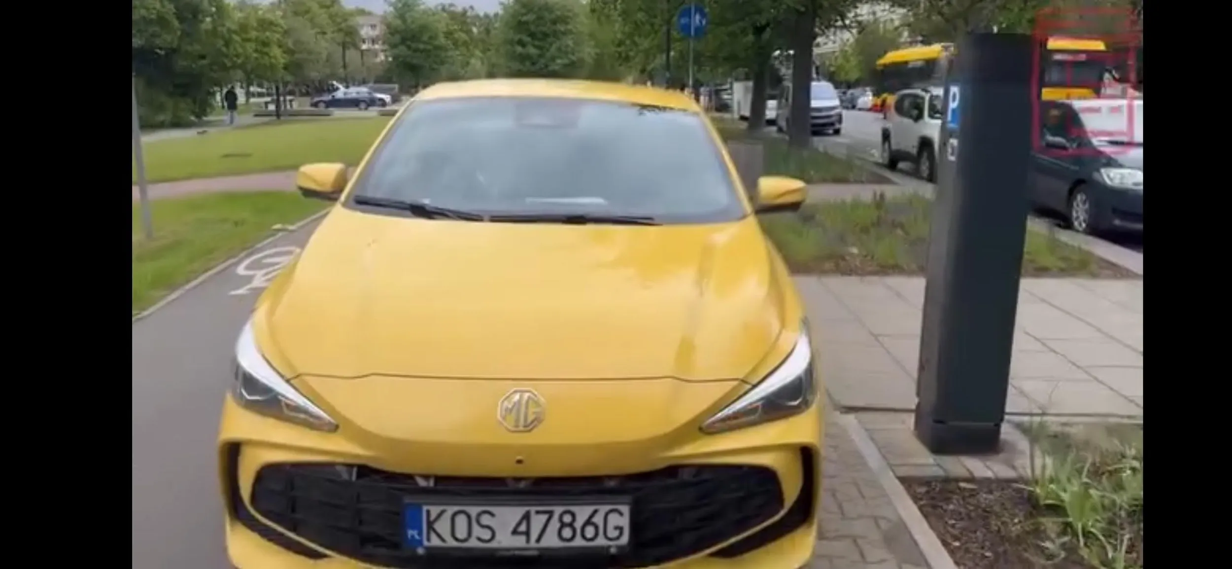 Stwarza niebezpieczeństwa, jeździ po chodniku