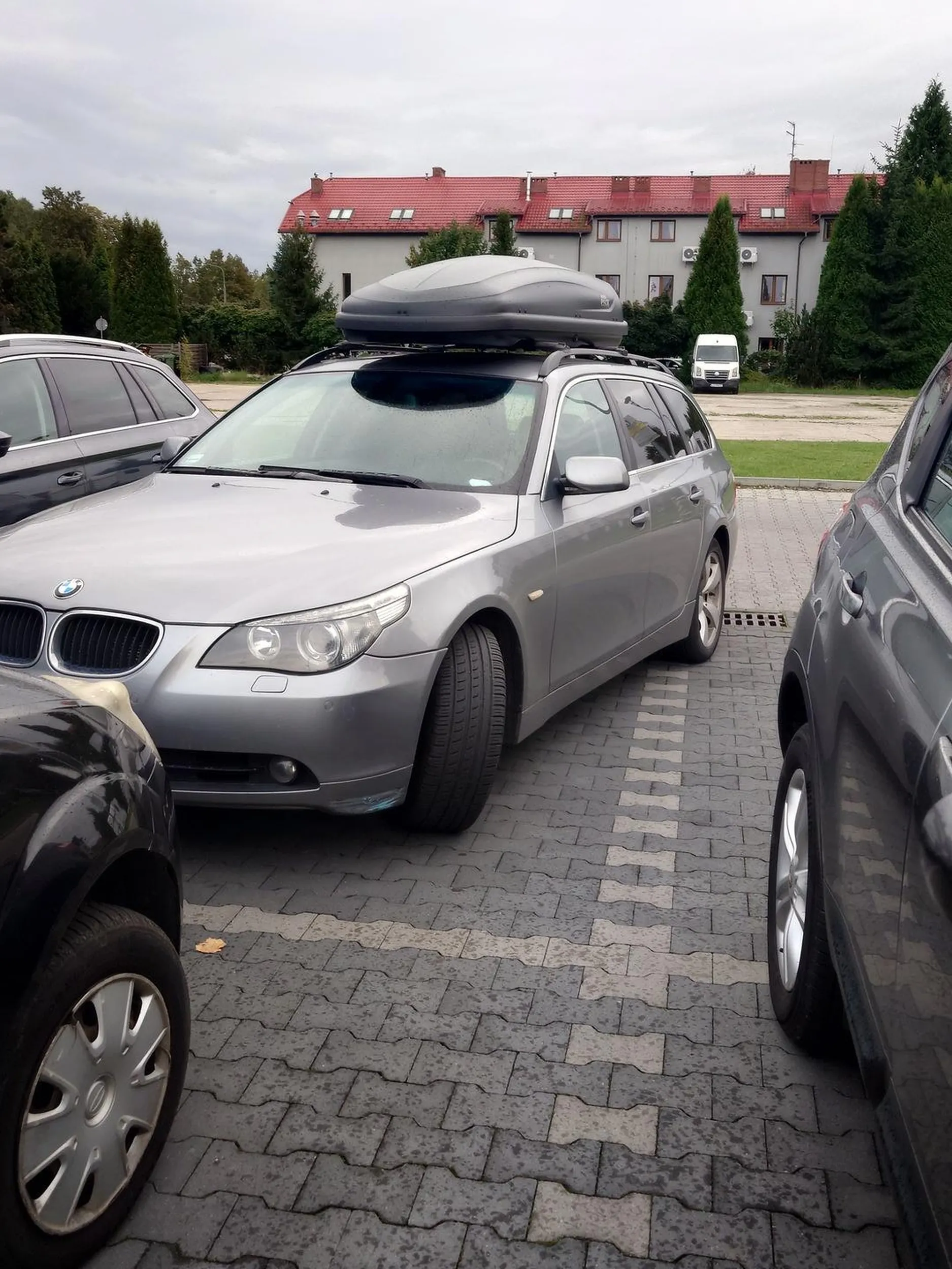 Kierowca BMW niestety nie umie parkować
