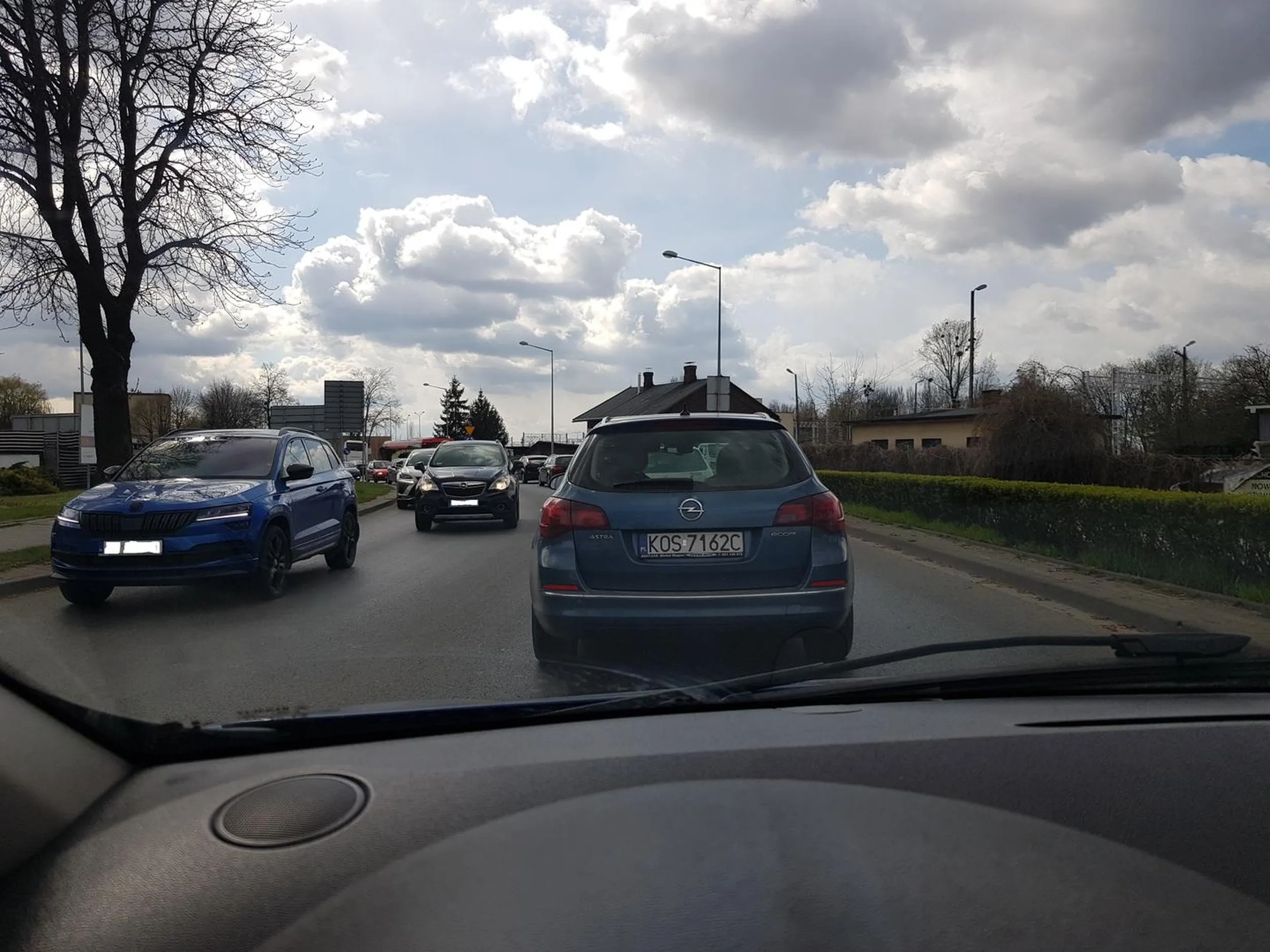 Kastrato 1) wymuszenie 2) rozmowa przez telefon podczas jazdy, jeszcze coś?