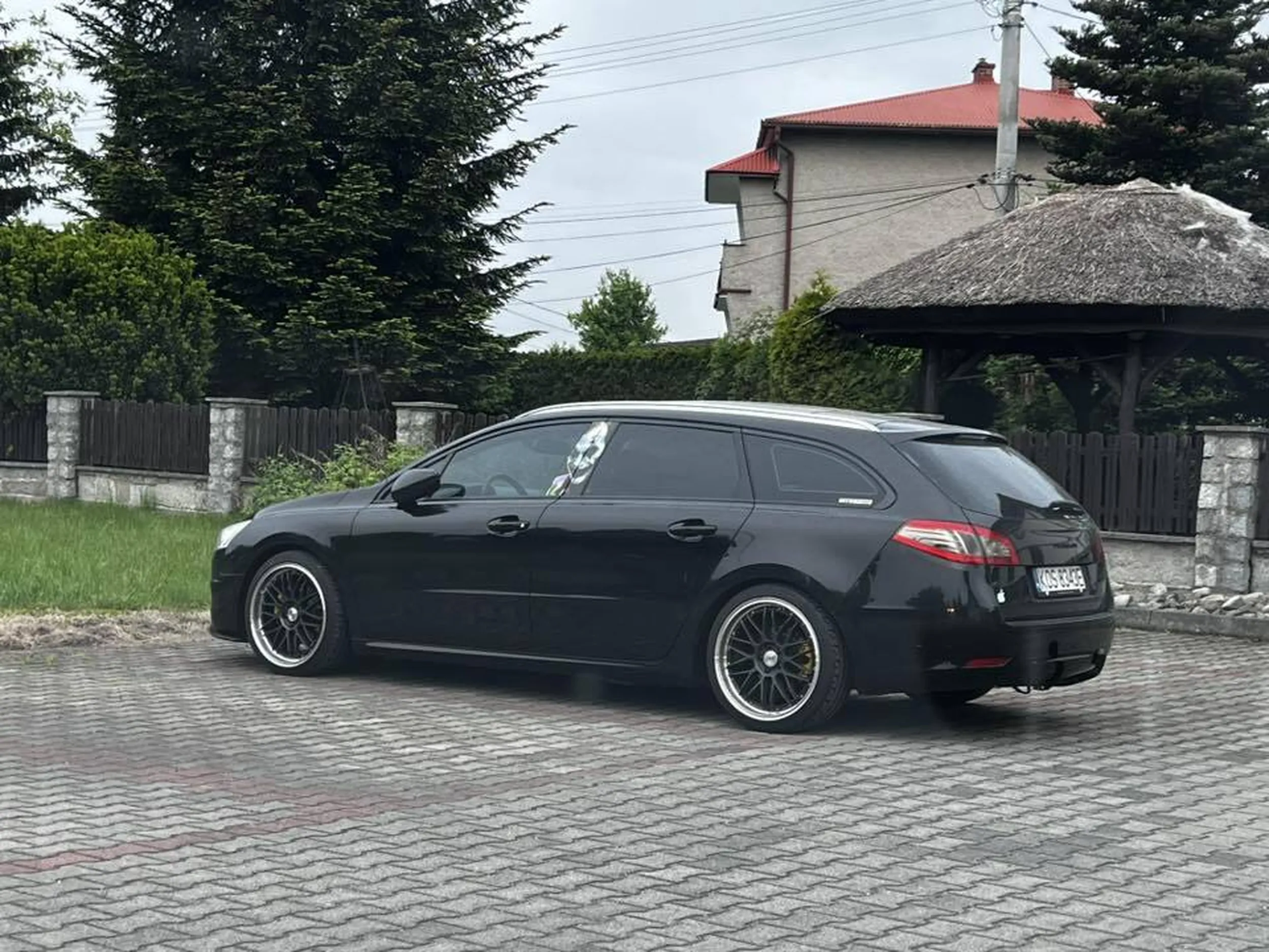 Mózg ciemny jak szyby z przodu