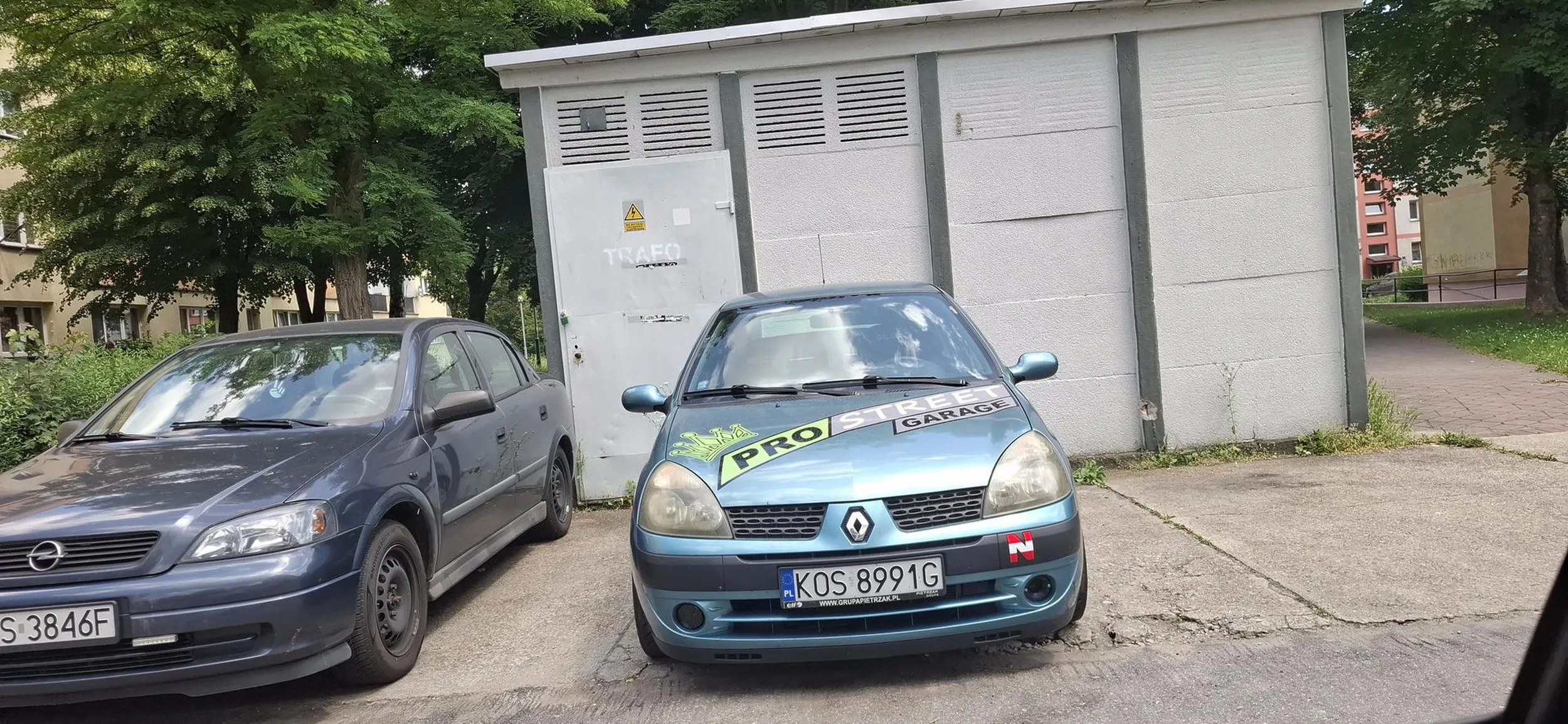 Pan w cipie nie wie gdzie się kończy parking w strefie zamieszkania znaczek mówi sam za siebie nie pozdrawiam