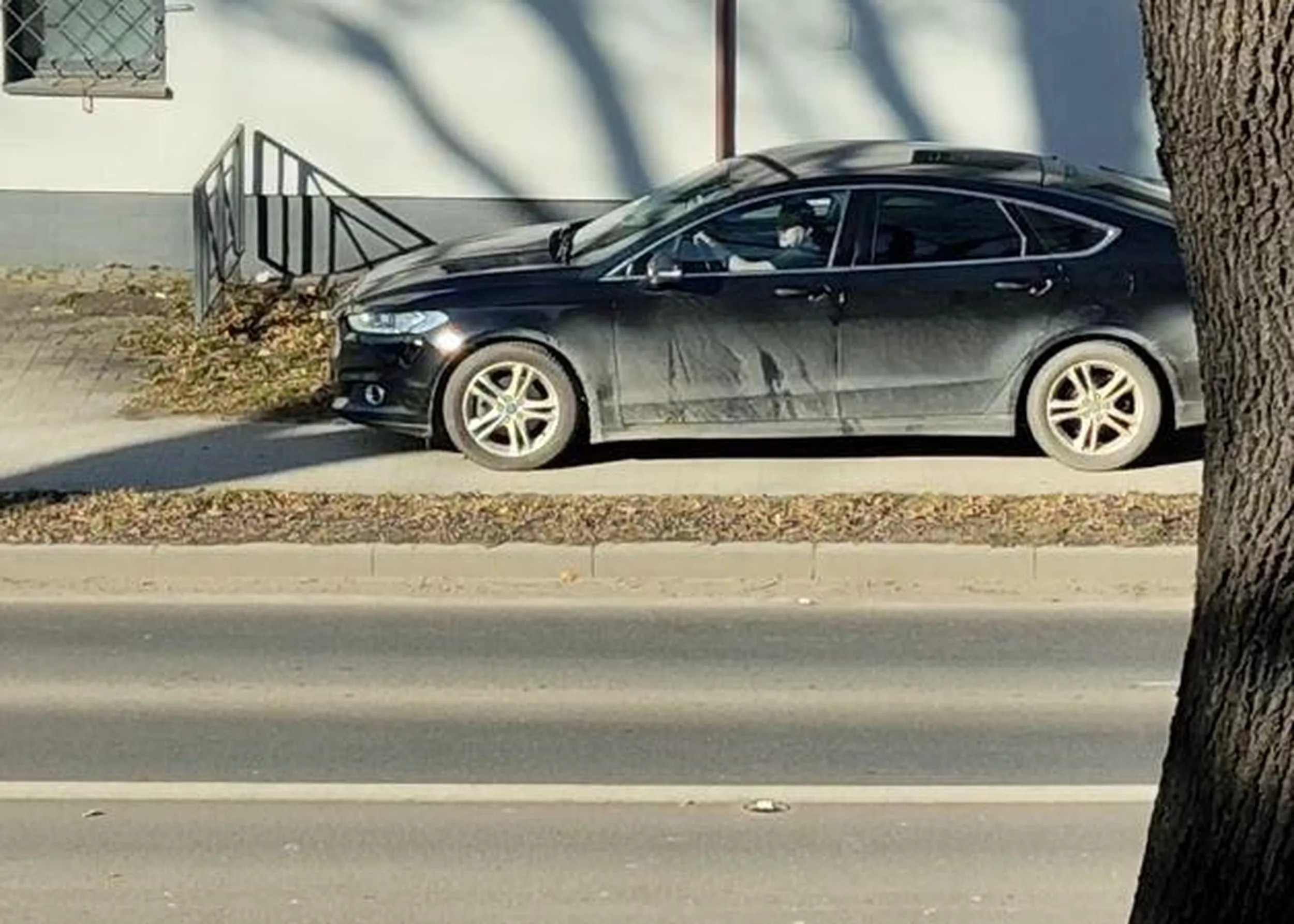 jazda wzdłuż po chodniku - tyłem