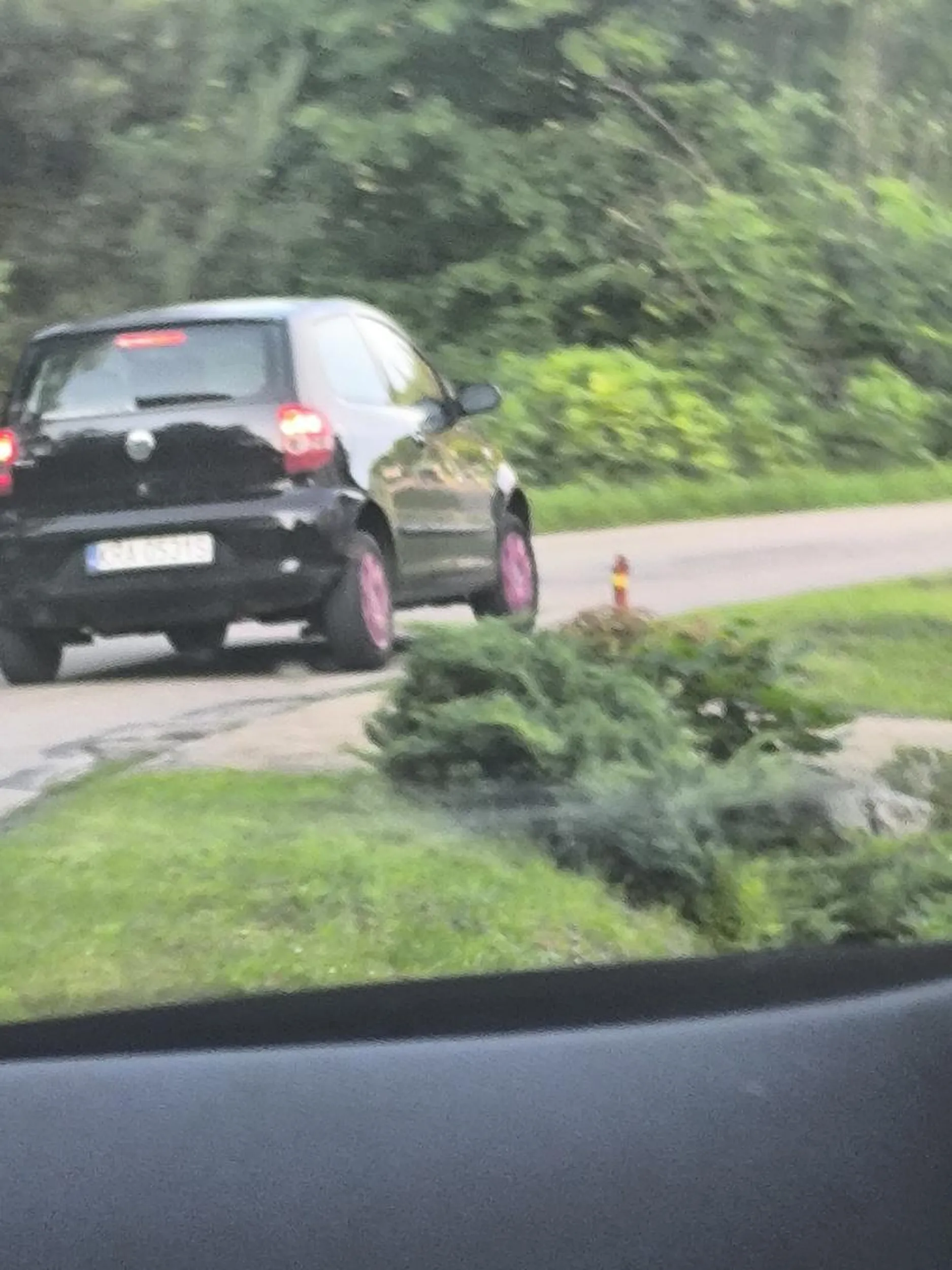 Takim hujstwem ochydnym się prawie rozwaliłaś 2 razy w przeciągu 10 minut... Wstyd