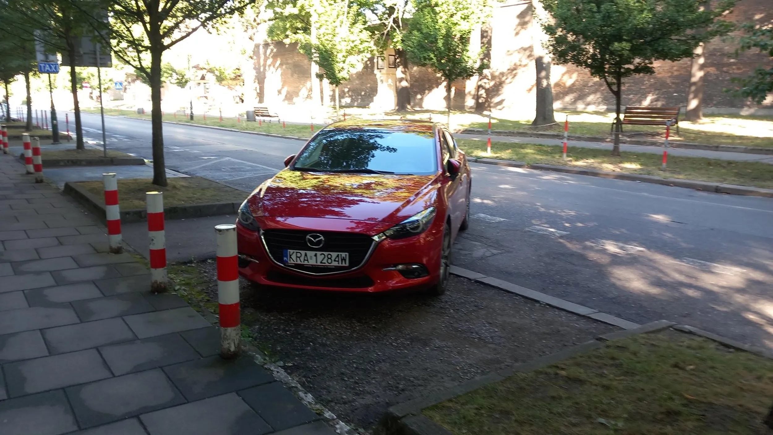 Kolor zobowiązuje Byle jak parkuje