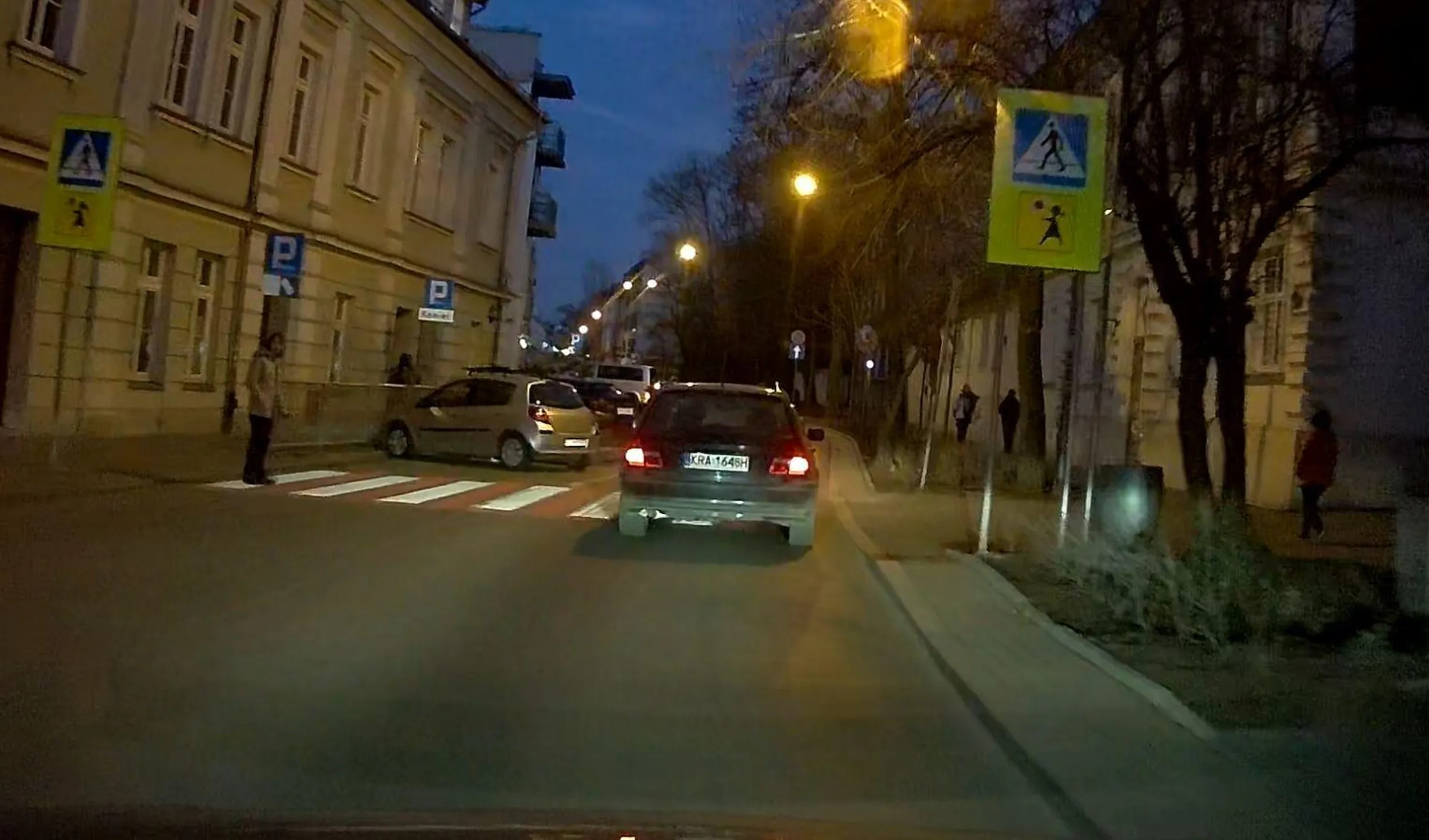 Pieszy na pasach, a ten przyjeb się nawet nie zatrzymał. Jakby mógł to by przyjebał.