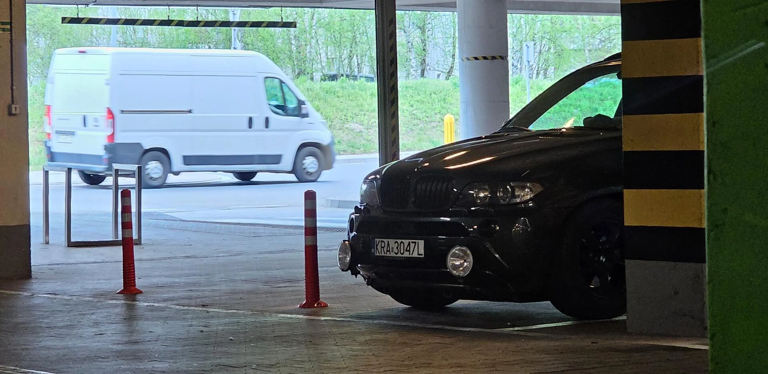 parkuje jak baran na obszarze wyłączonym z ruchu, byle tylko bliżej wejścia do sklepu