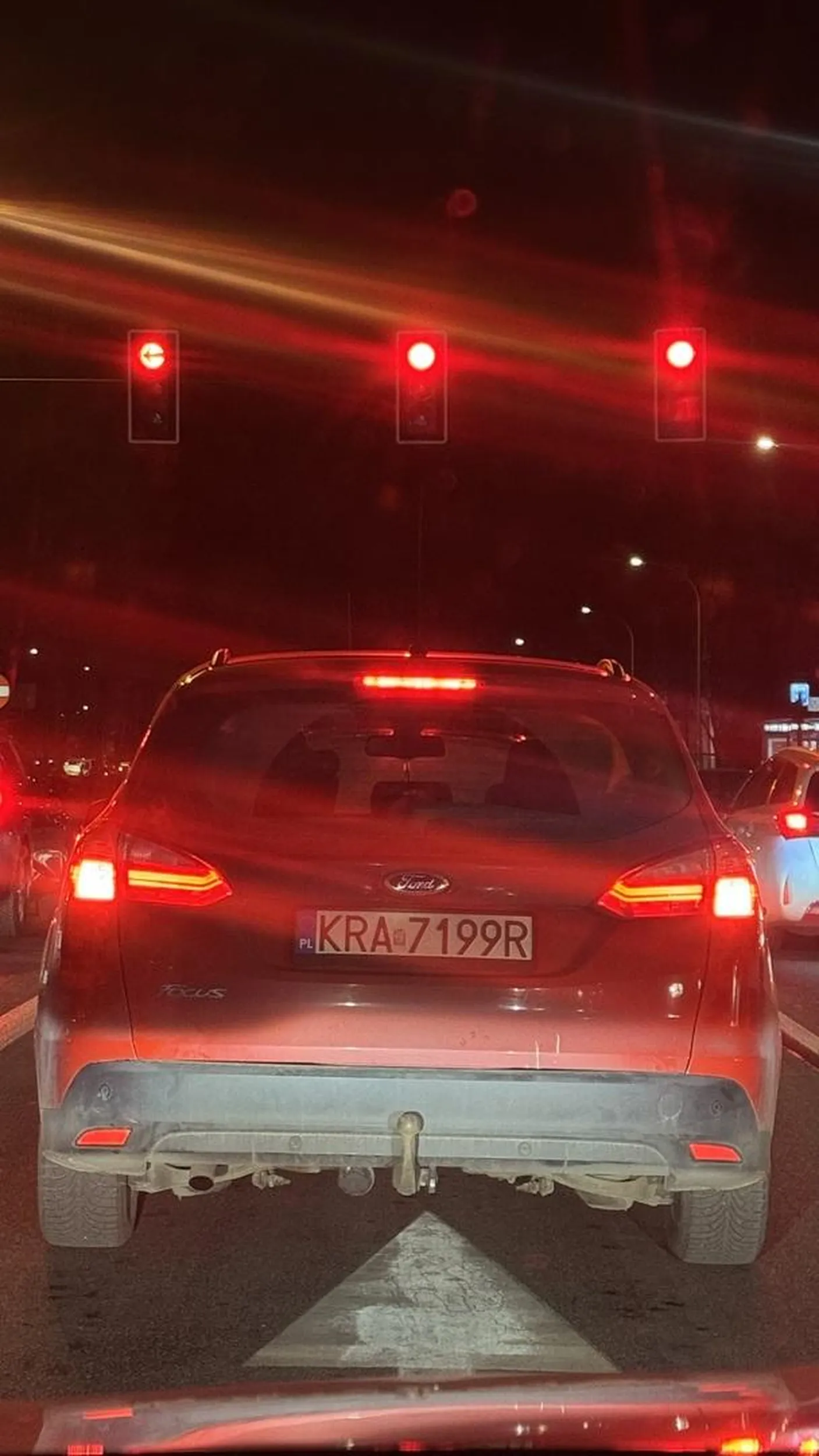 Zatrzymałem się żeby przepuścić pieszego na Andersa. Kierowca będąc na pasie obok zwolnił i jak zobaczył, że pieszy dopiero wchodzi na przejście to ruszył. Ten ch*j nie będzie czekać aż pieszy przejdzie przez przejście. Takich to za łeb z auta i na komisariat!!!