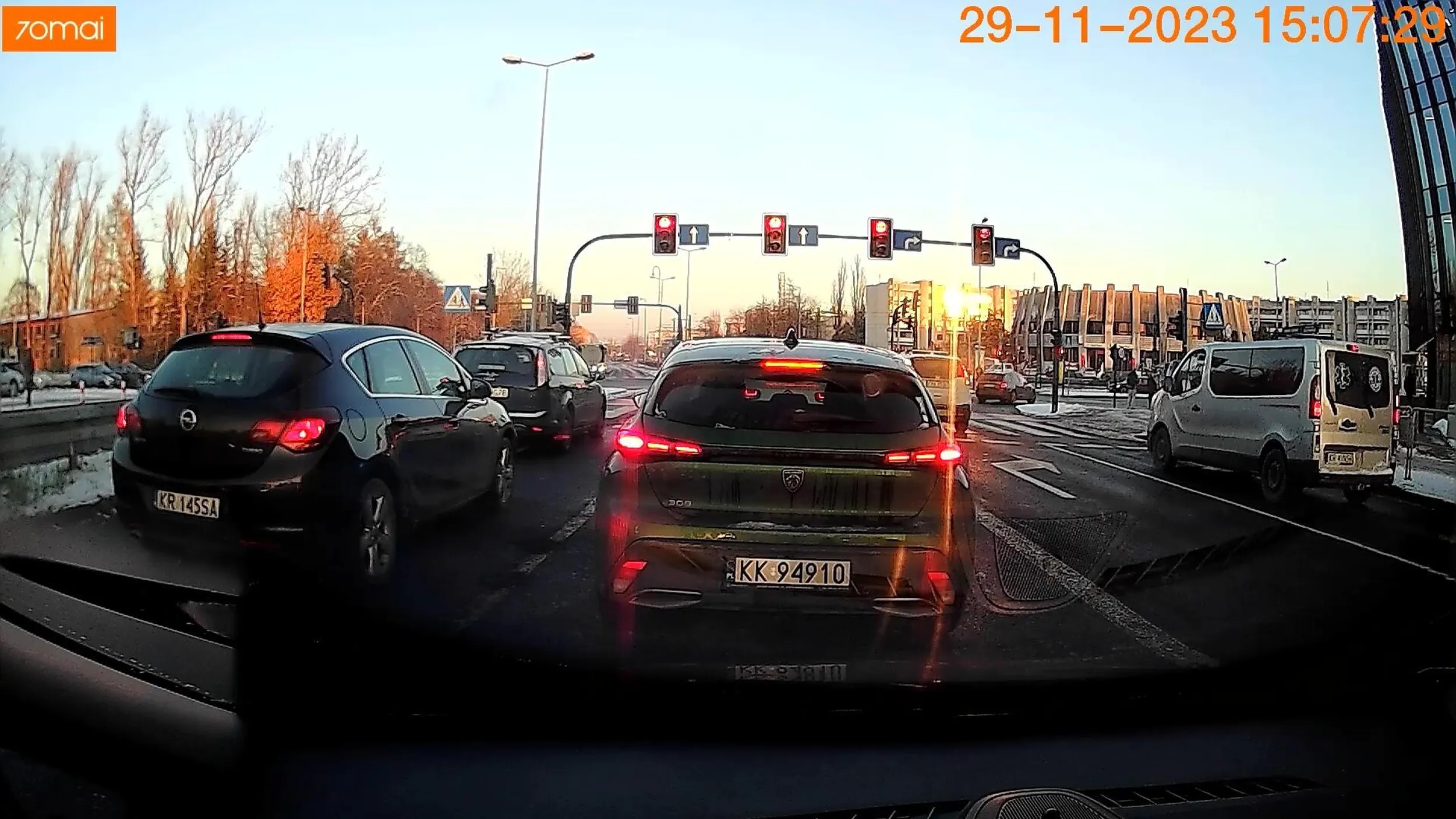 Daltonista,na czerwonym jeździ.