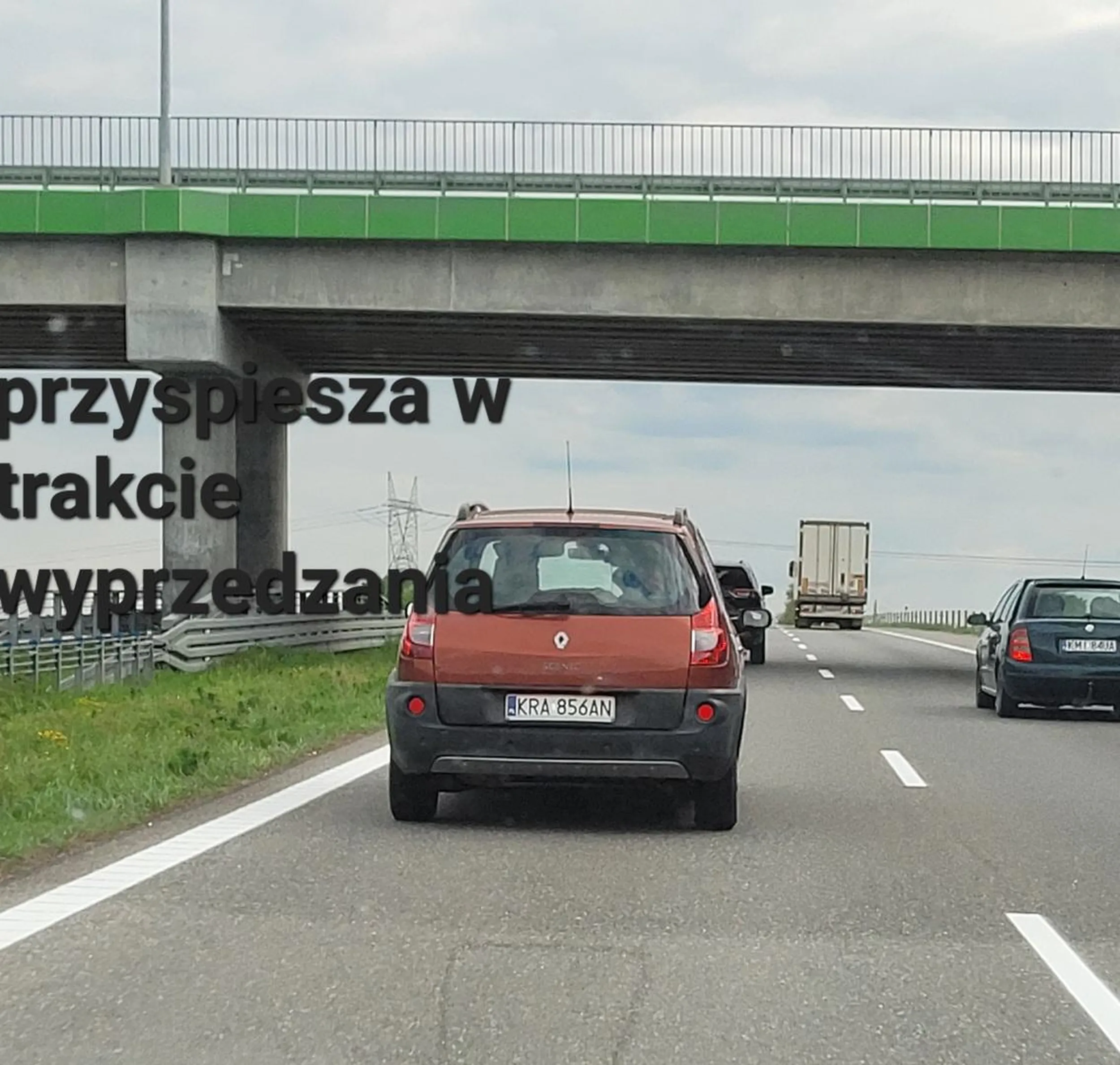 Jak wjeżdżasz na drogę ekspresową i auta zjeżdżają na lewy żeby wyprzedzić to nie przyspiesza się i zrównuje się prędkości ty analfabeto komunikacyjny