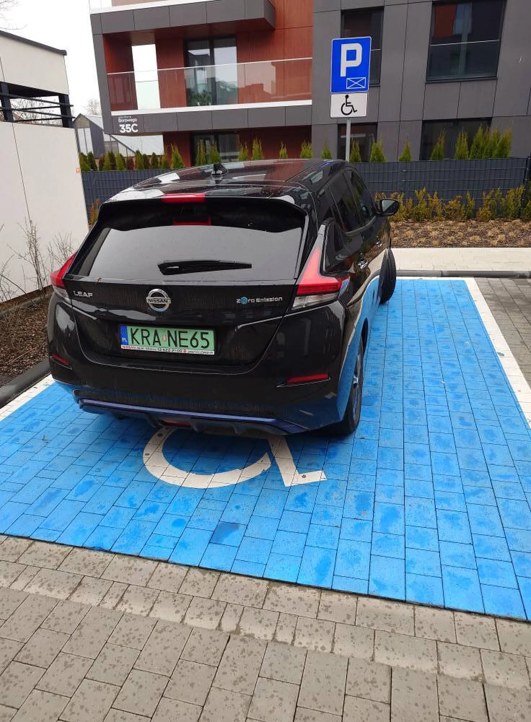 Staje na miejscach dla niepełnosprawnych