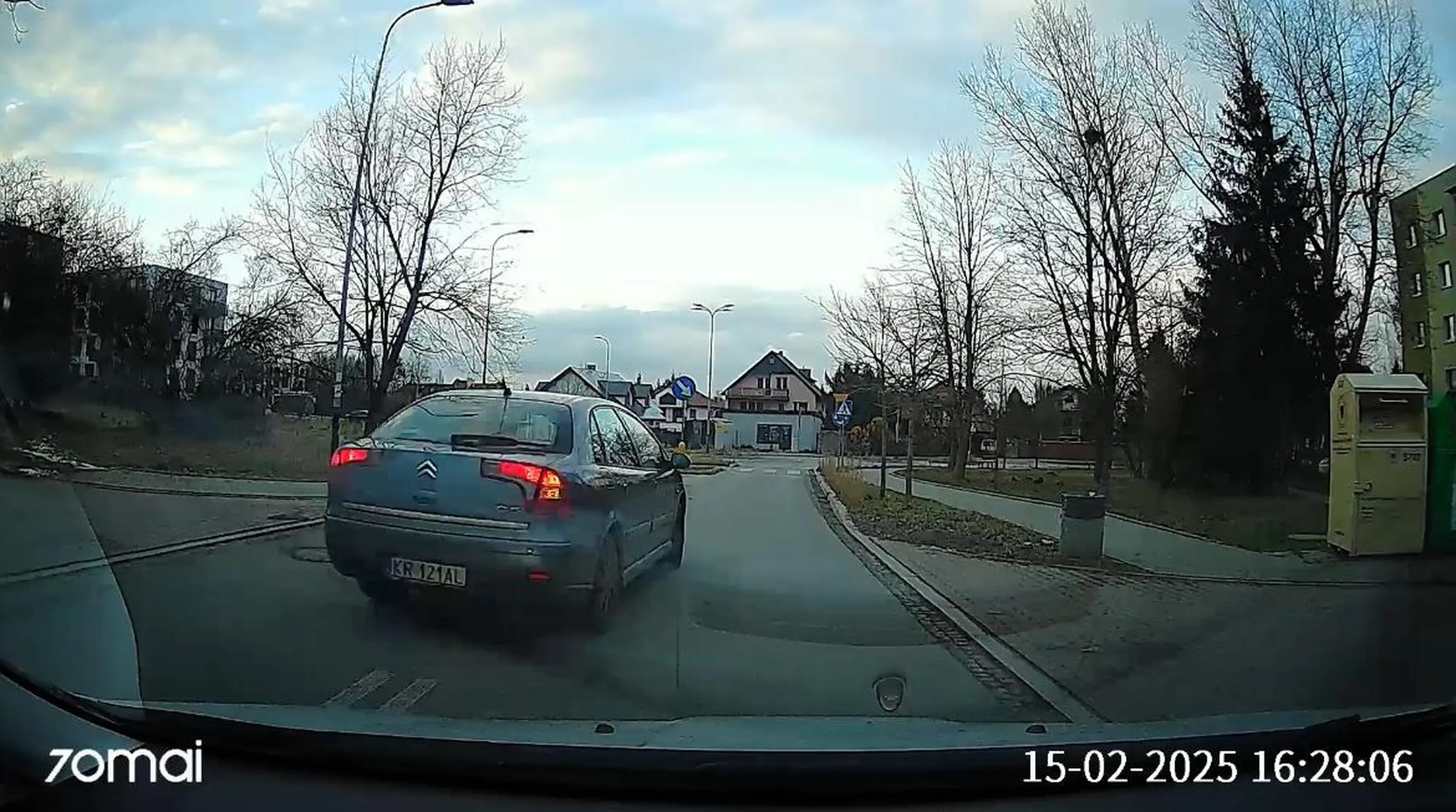 Zjeb, spieszył się zaparkować. 15 karnych punktów, sprawa zgłoszona na policję