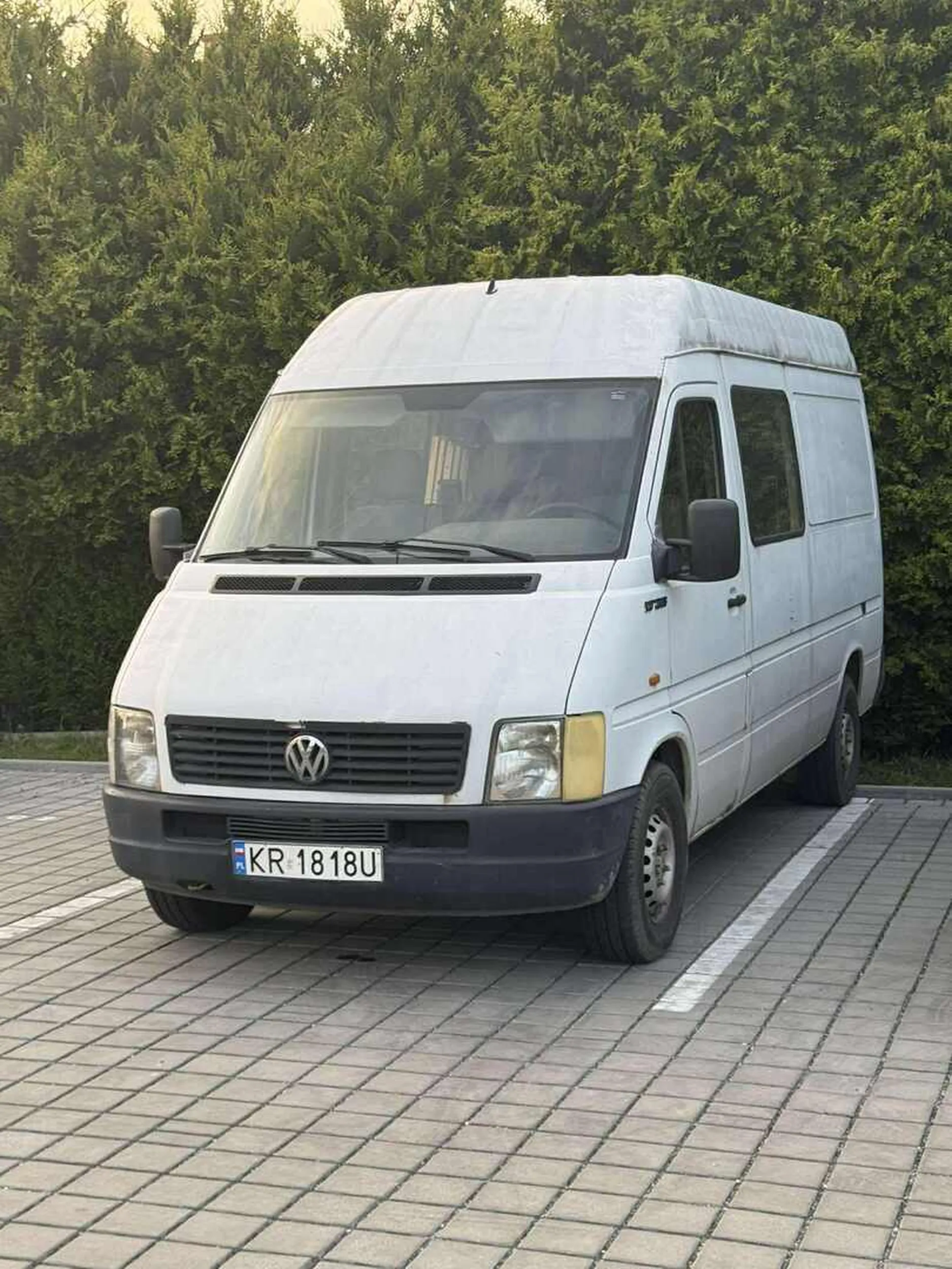 Już tydzień stoi na posesji... Nikt nie wie czyj, a zostawił na prywatnym miejscu