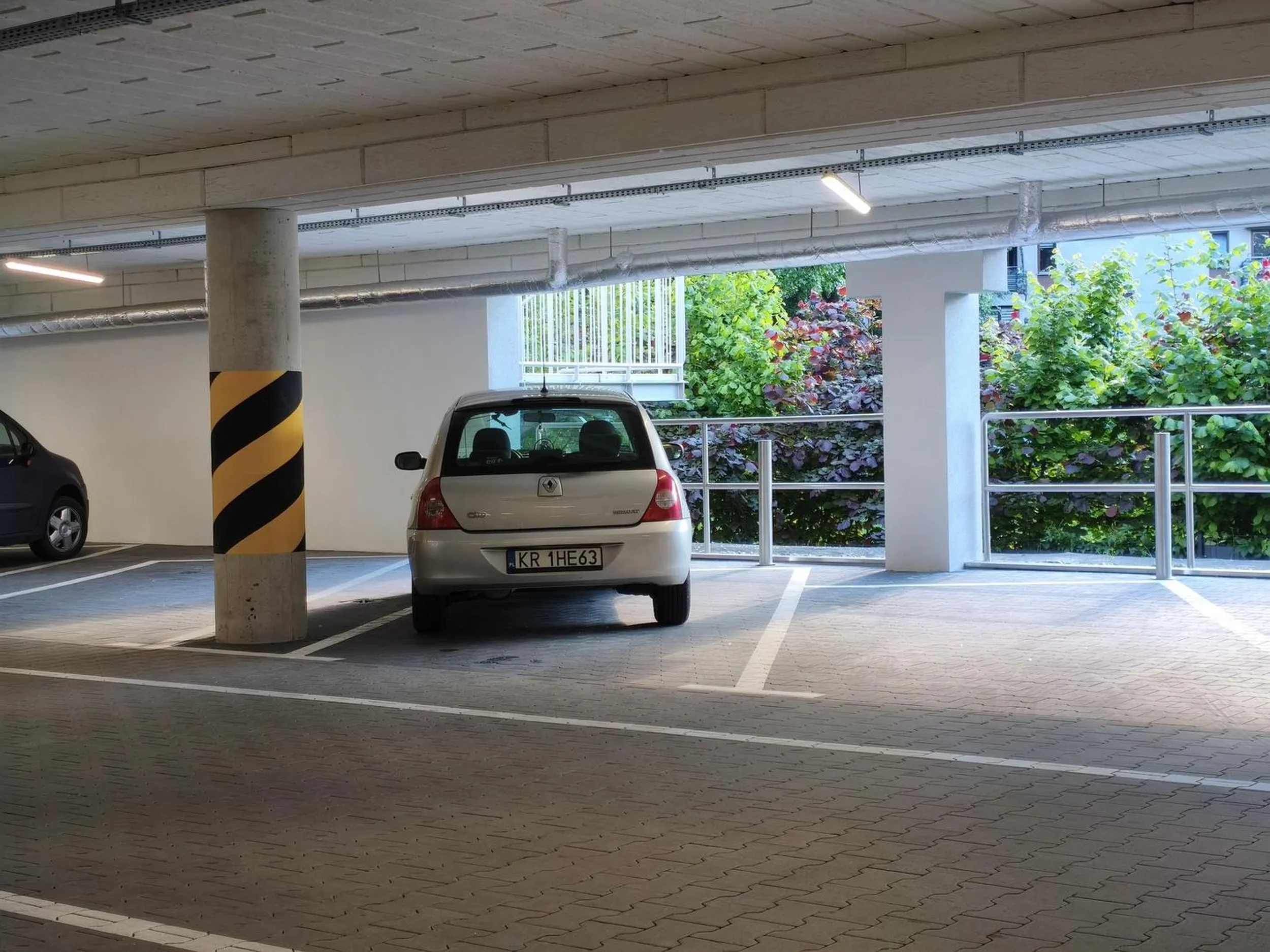 Geometrii gość nie miał w SP. Do tego przejeżdża przez miejsca wyłączone z ruchu po piętach pieszych...