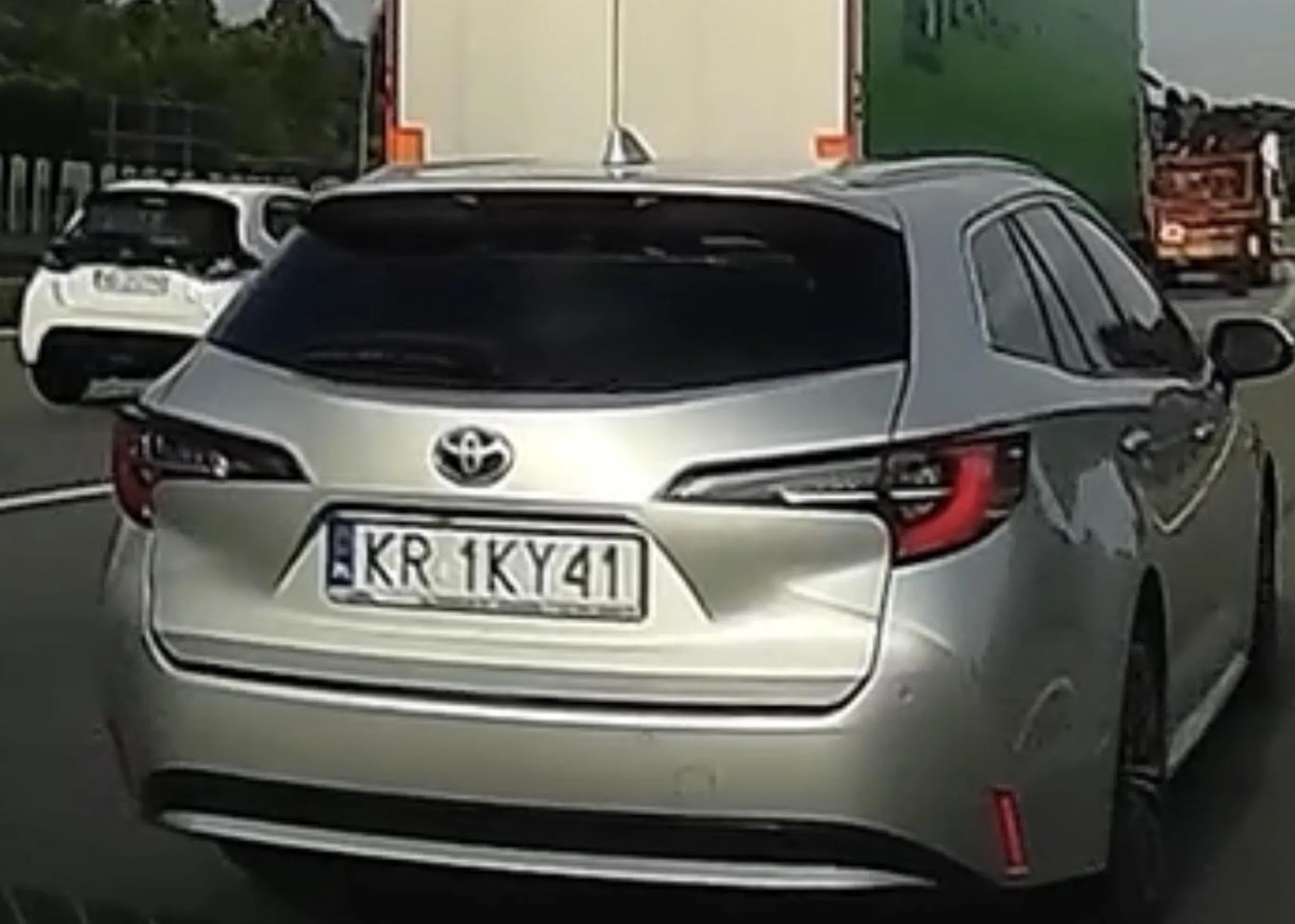 Autostradowy szeryf, blokuje prawy pas. Spieszyłem się do jego żony ale mnie zatrzymał.