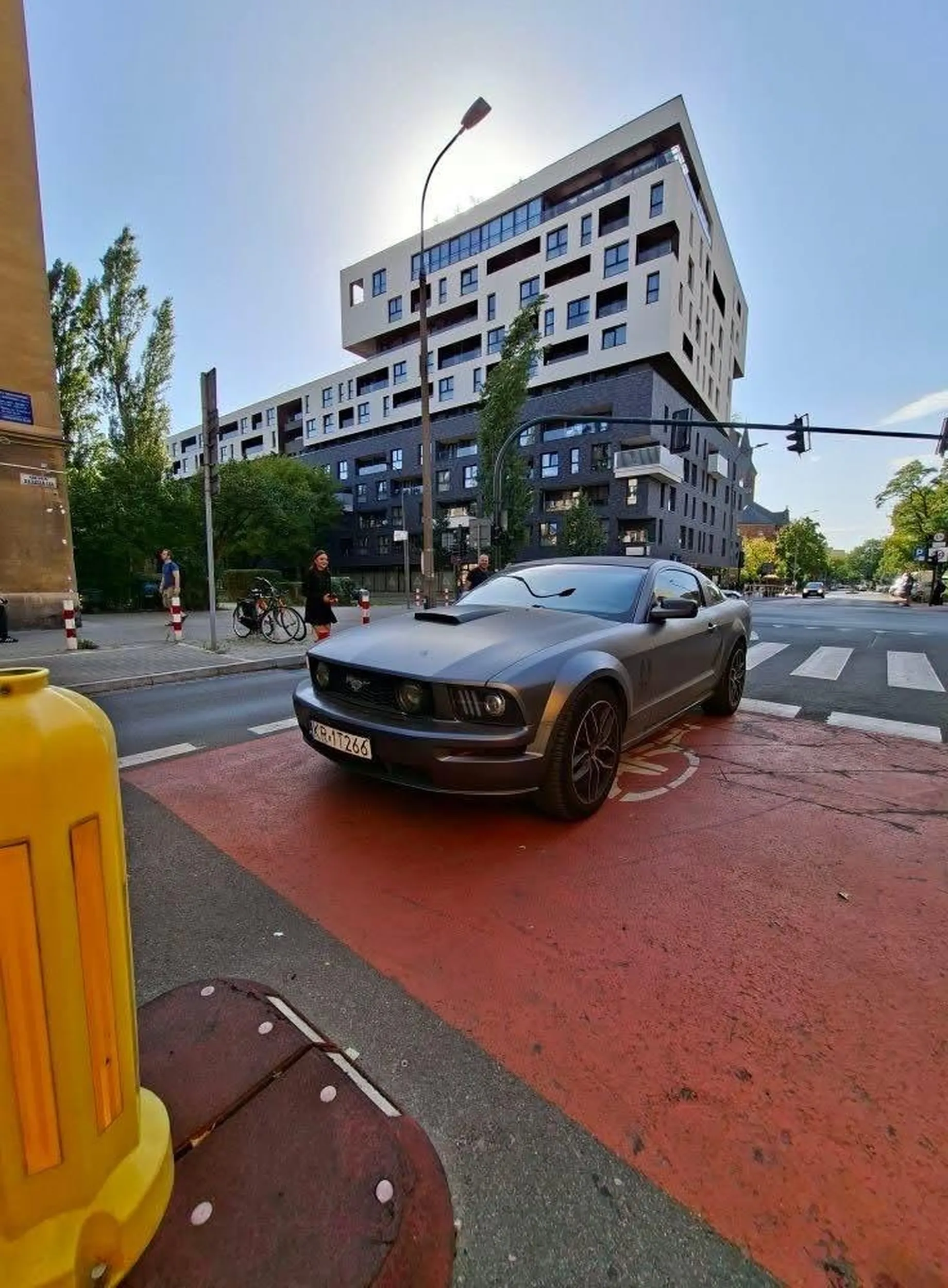 trzeba naprawdę być wstępnym chamem żeby tak zaparkować