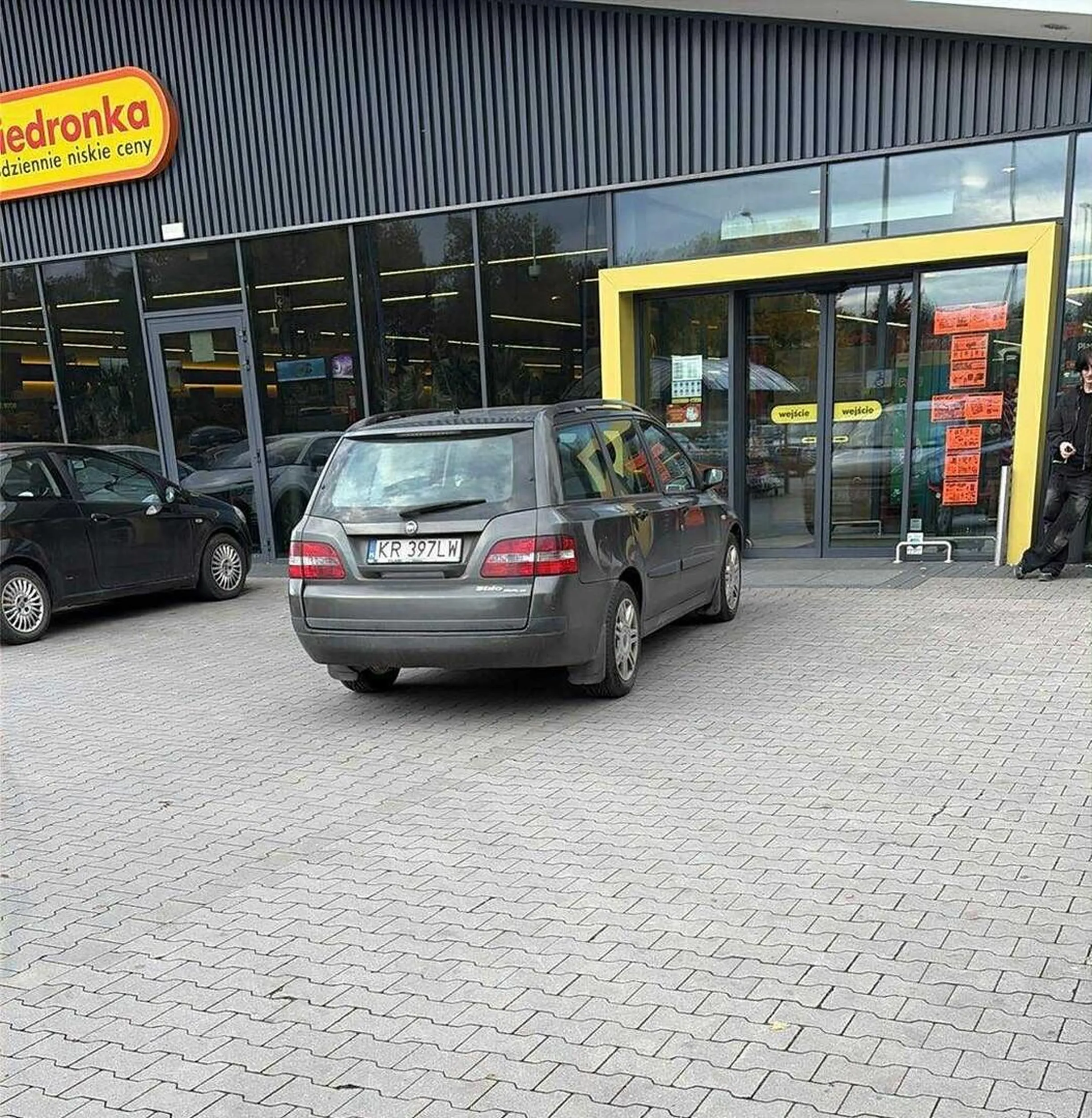 szkoda że do środka nie wjechałeś wiesniaku